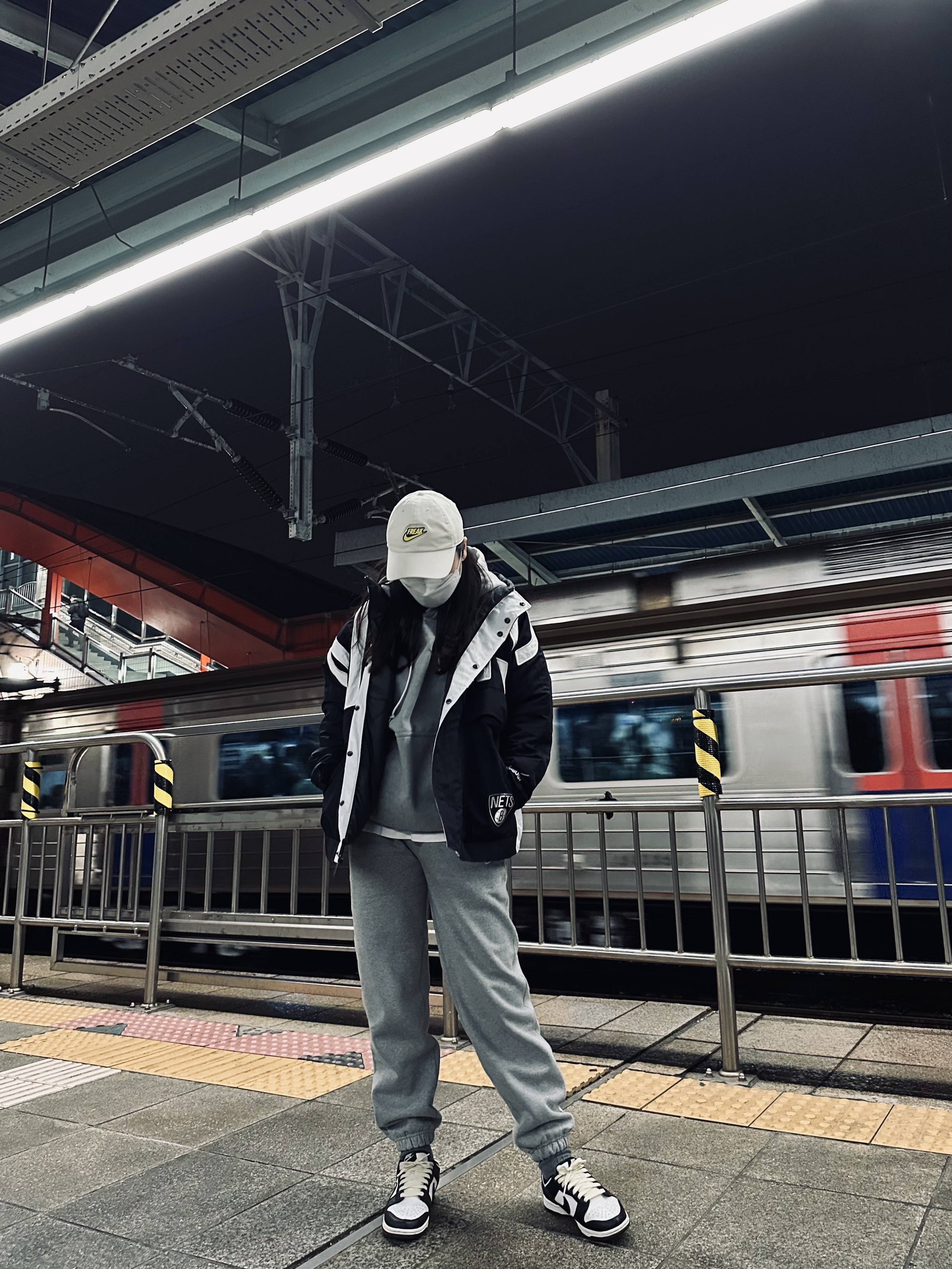 (W) Nike x Ambush NBA Collection Nets Jacket - Asia, (W) Nike NRG Solo Swoosh Fleece Pants Dark Grey Heather - Asia 착용 스타일 - 2