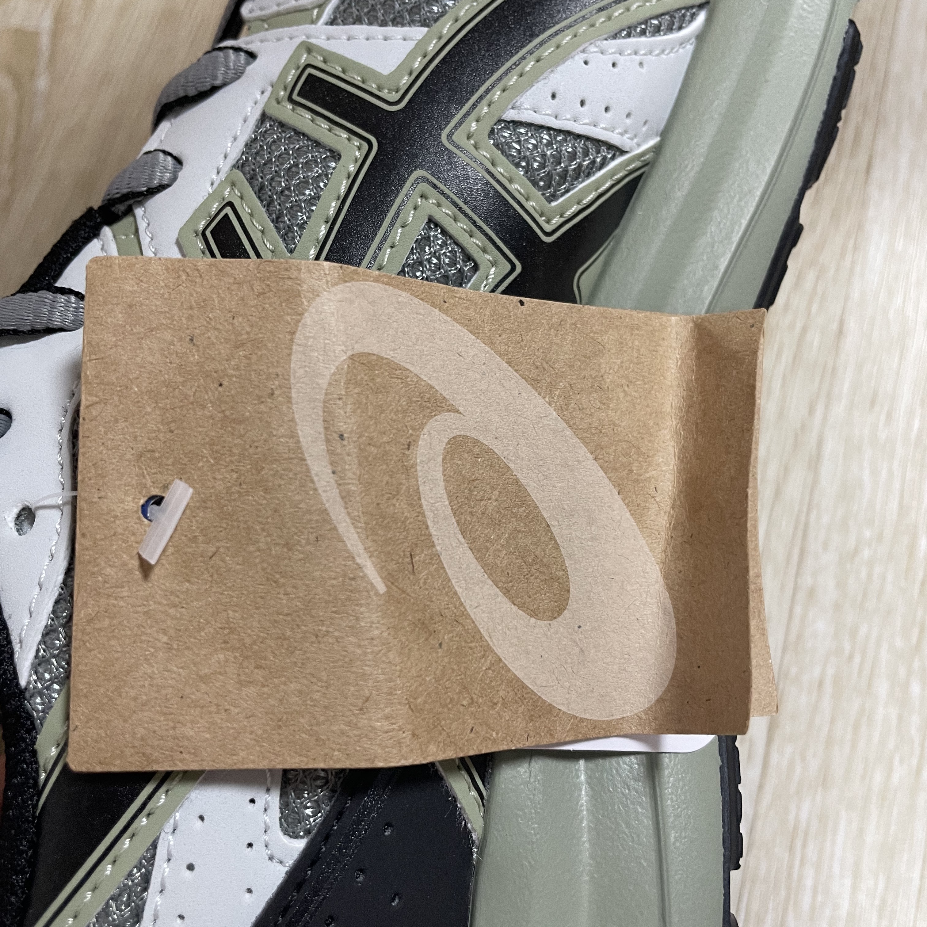 Asics Jog 100 S Sheet Rock - 2E Wide 착용 스타일 - 2