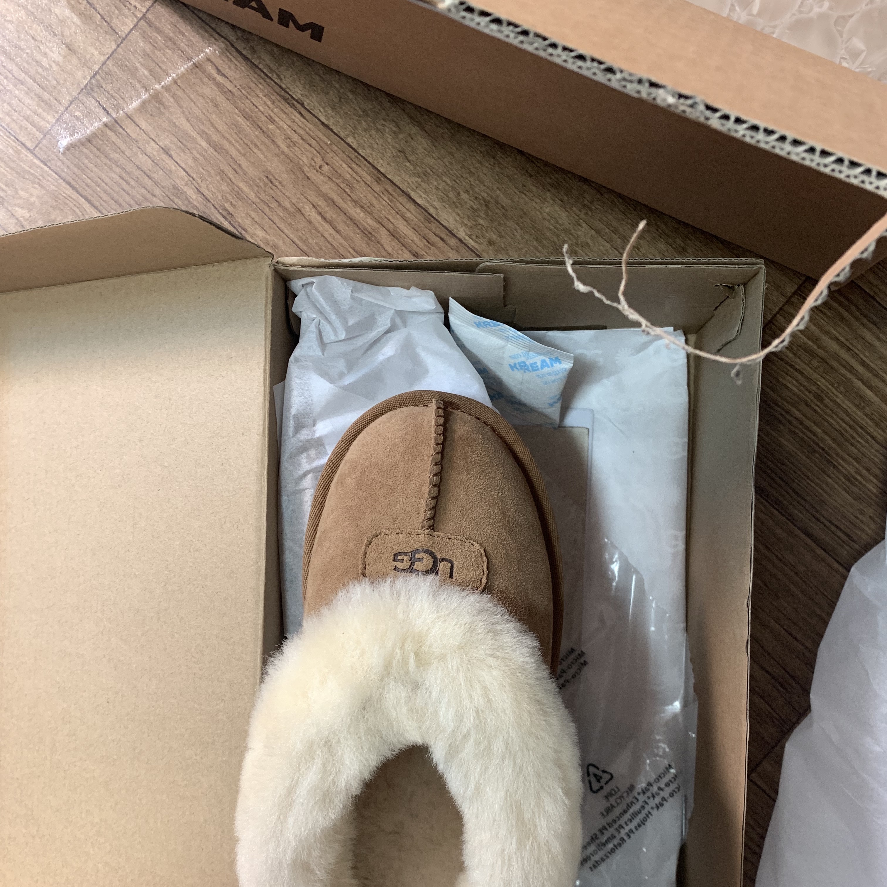 (W) UGG Coquette Slipper Chestnut 착용 스타일