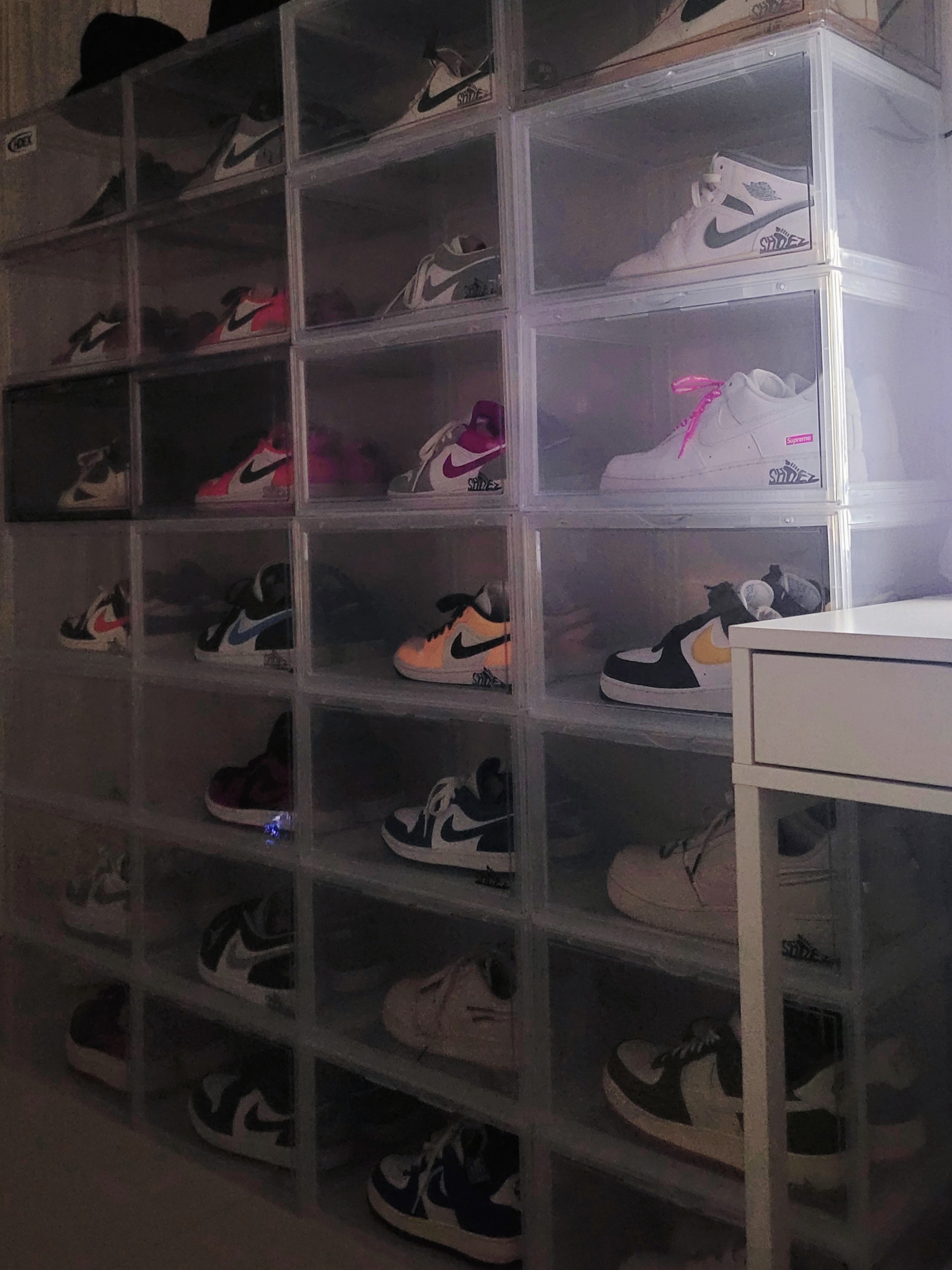 Jordan 1 x Travis Scott Retro Low OG SP Sail and Ridgerock, Jordan 1 Low Light Smoke Grey 착용 스타일