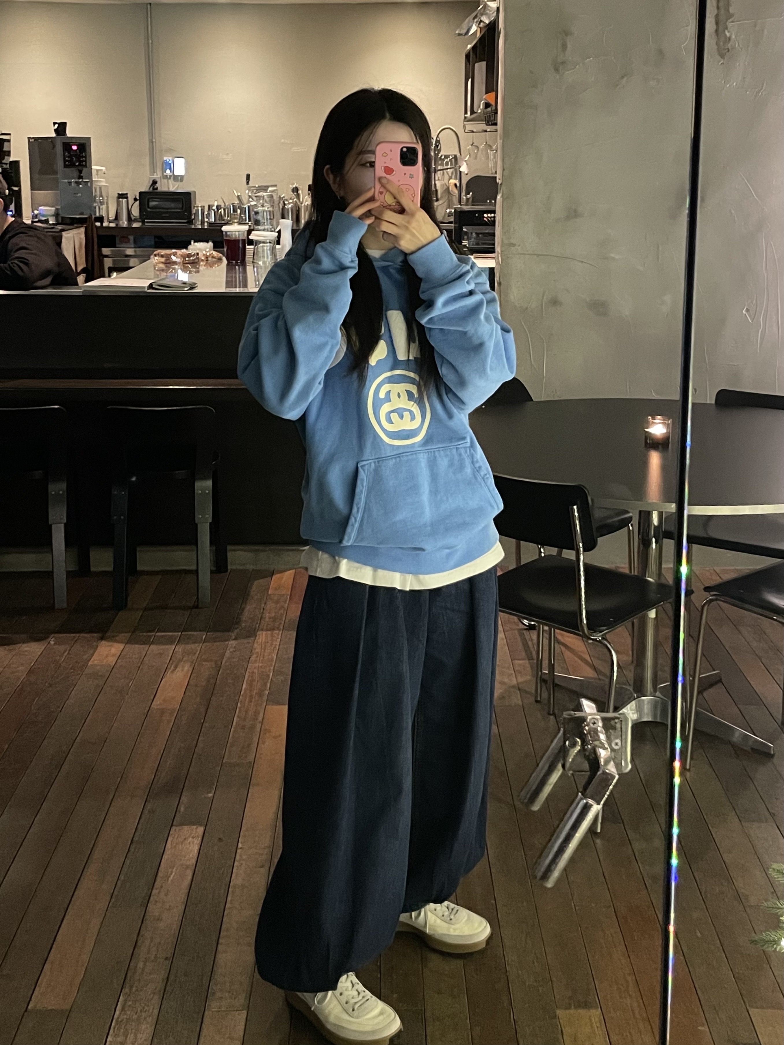 Stussy x Cactus Plant Flea Market 8 Ball Pigment Dyed Hoodie Blue, Zara x Ader Error Wide Leg Jeans Blue 착용 스타일 - 1