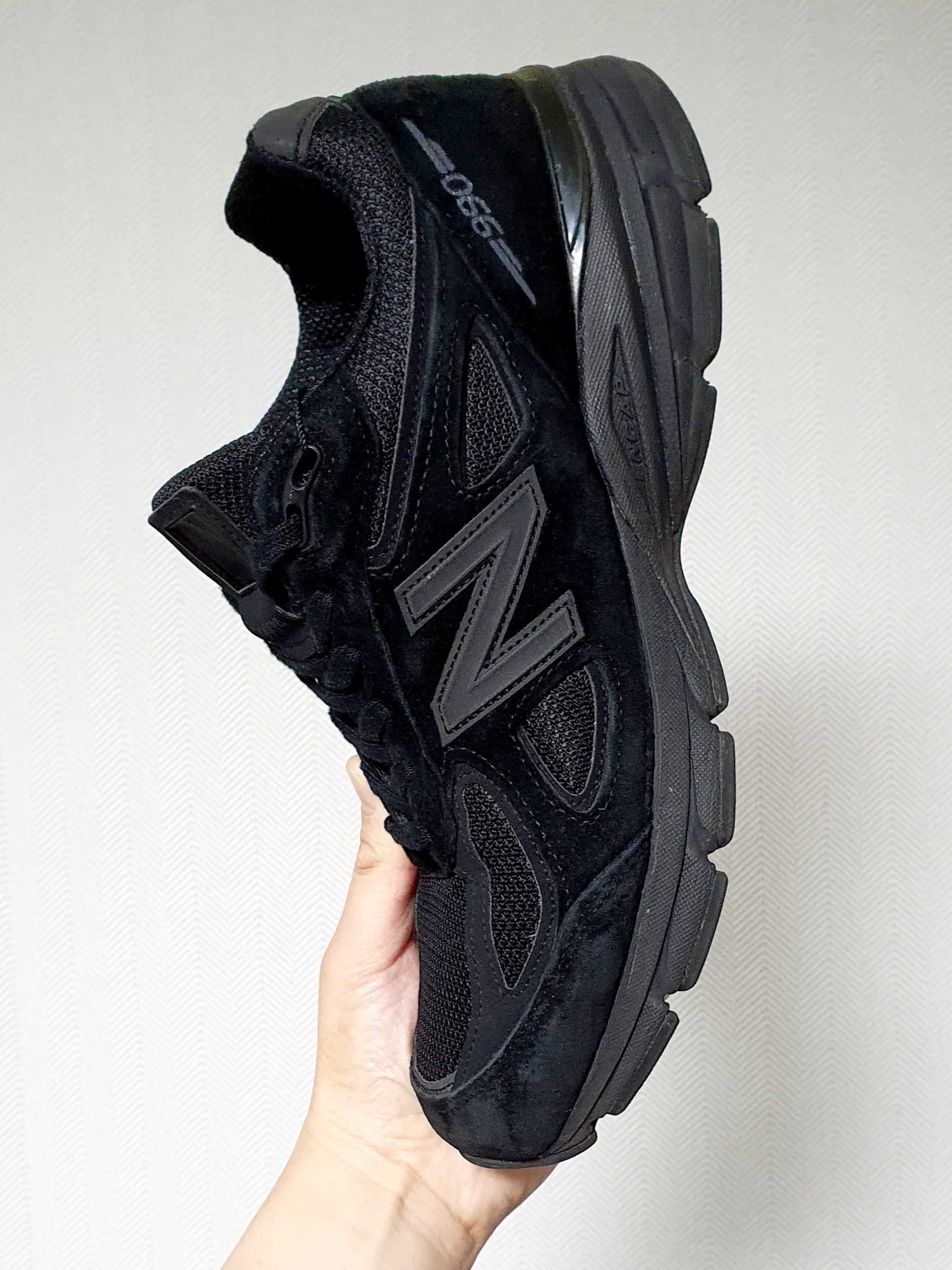 New Balance 990v4 Made in USA Black - D Standard 착용 스타일