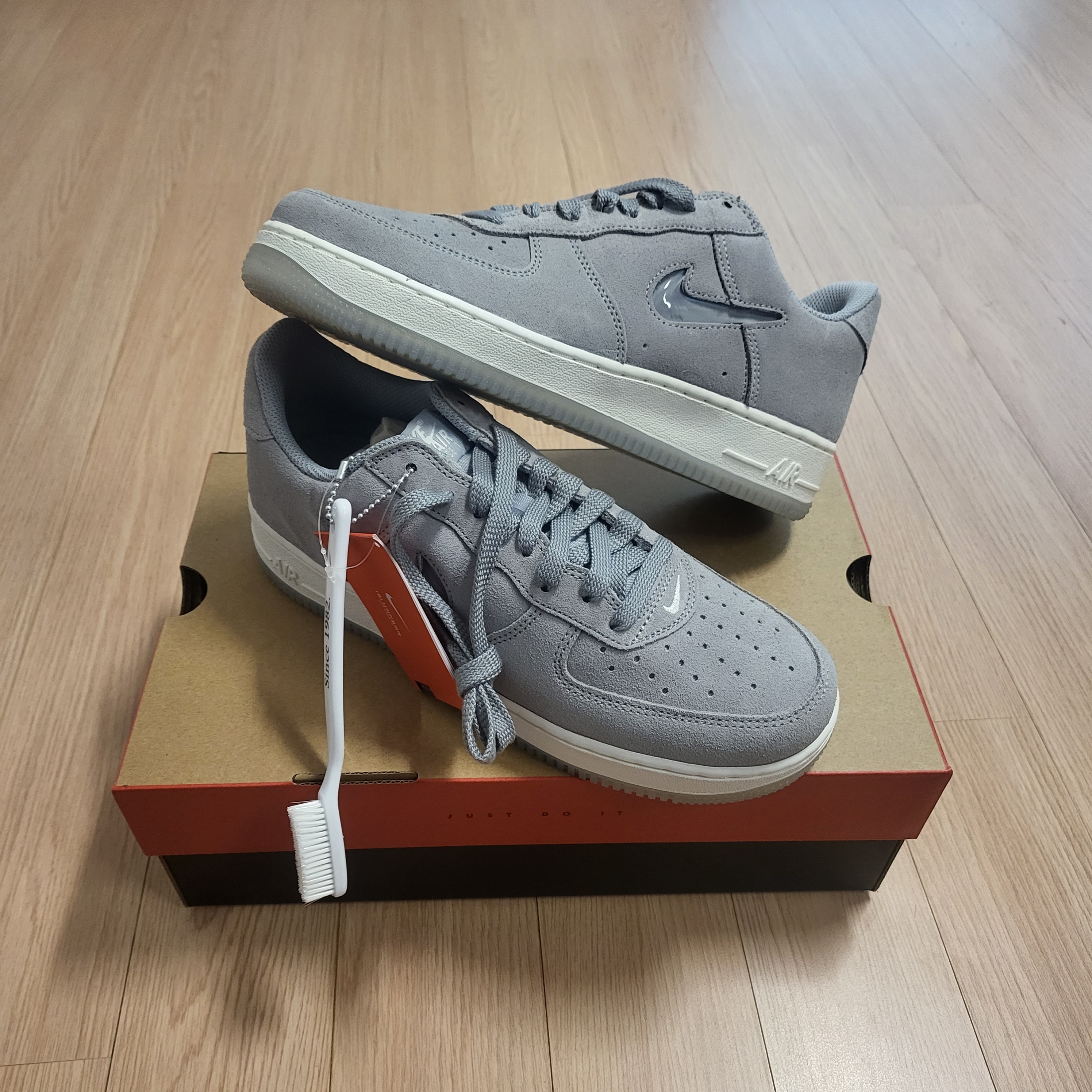 Nike Air Force 1 Low Retro Color of the Month Light Smoke Grey 착용 스타일 - 1