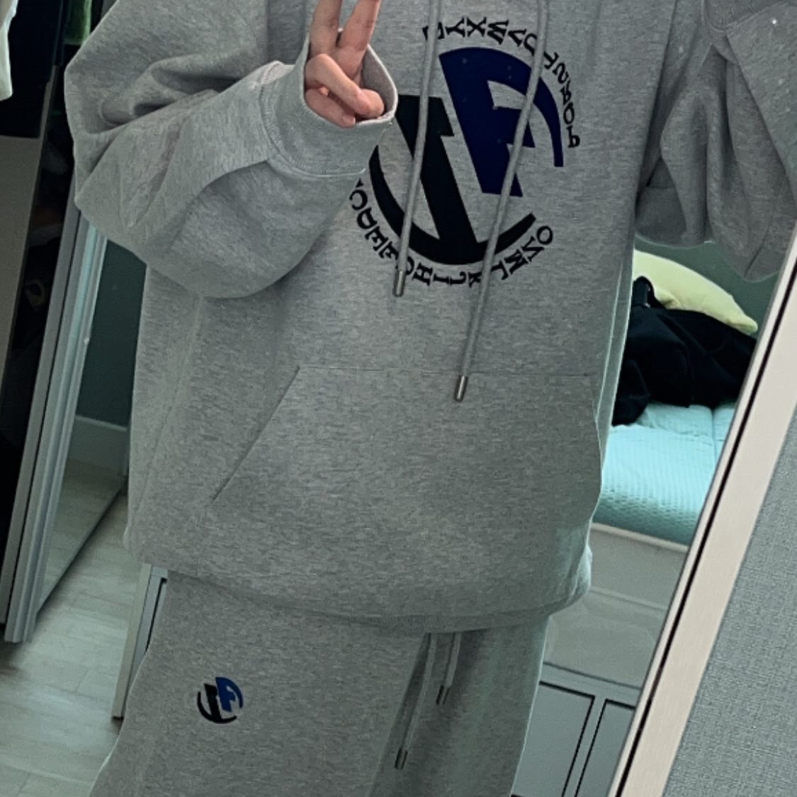 Zara x Ader Error Jogger Pants Grey, Zara x Ader Error Embroidery Hooded Sweatshirt Grey 착용 스타일