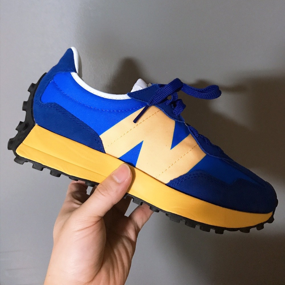 New Balance 327 Blue 착용 스타일