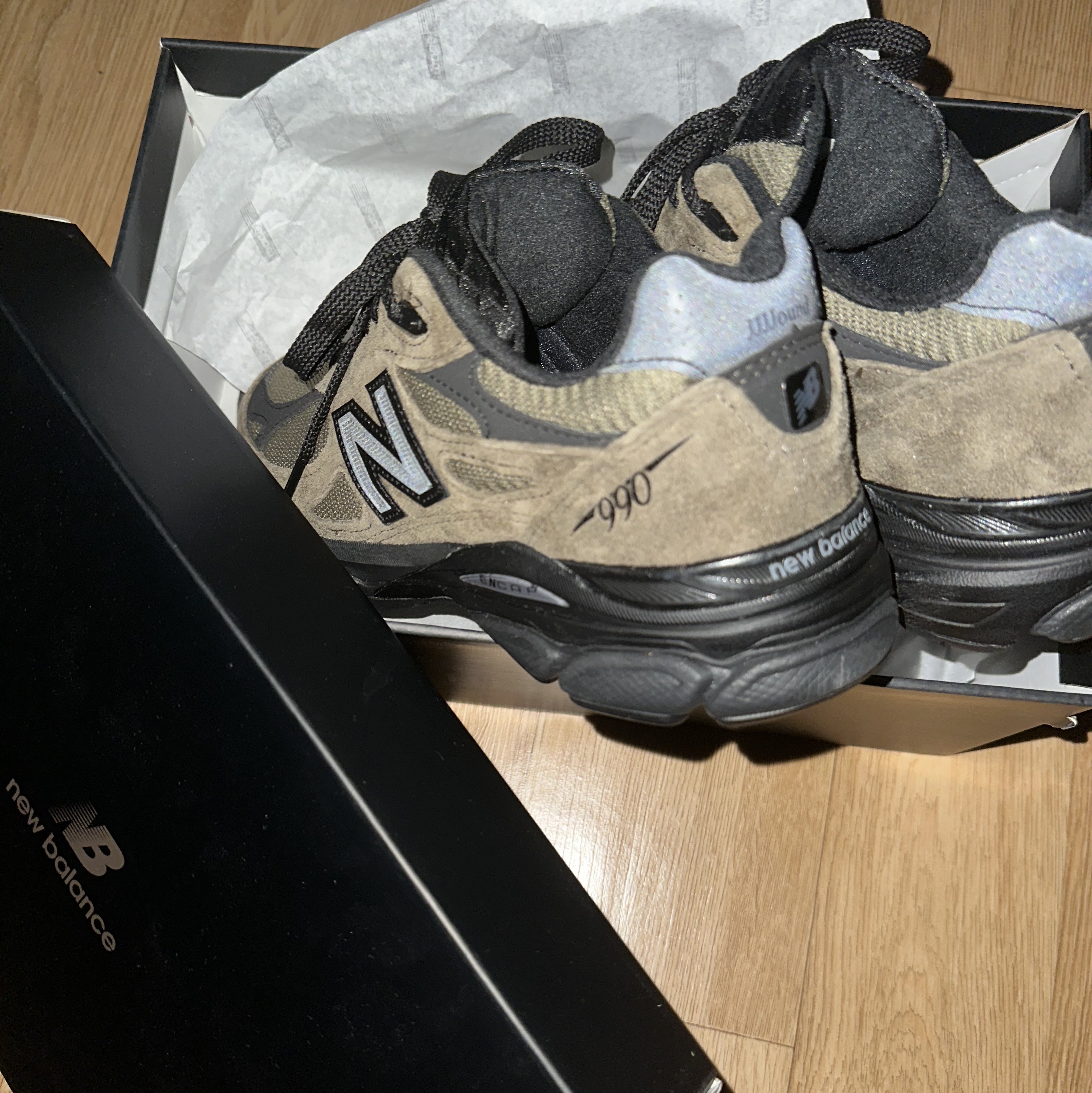 New Balance x JJJJound 990v3 Brown Black 착용 스타일 - 1