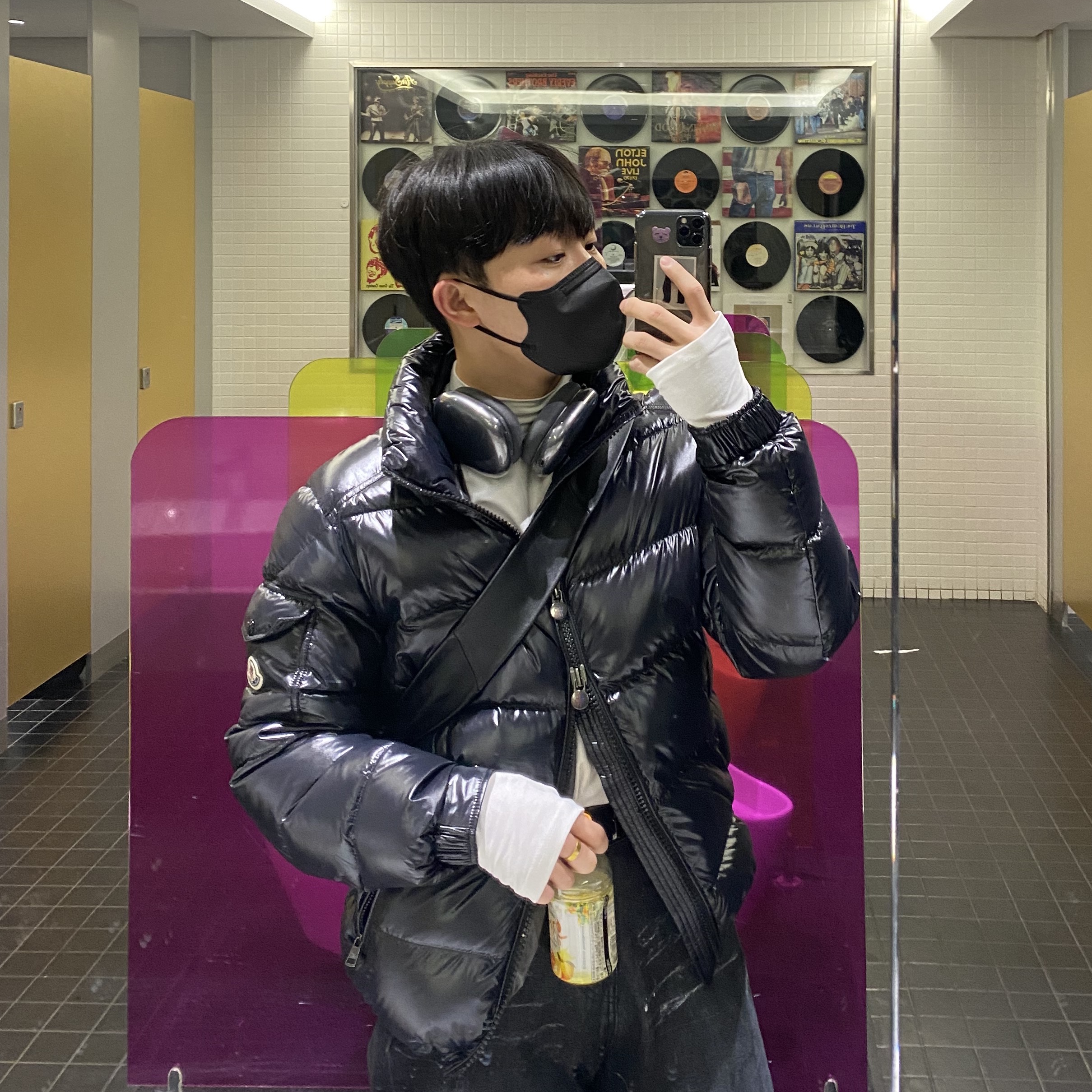 Moncler Maya Short Down Jacket Black - 22FW 착용 스타일