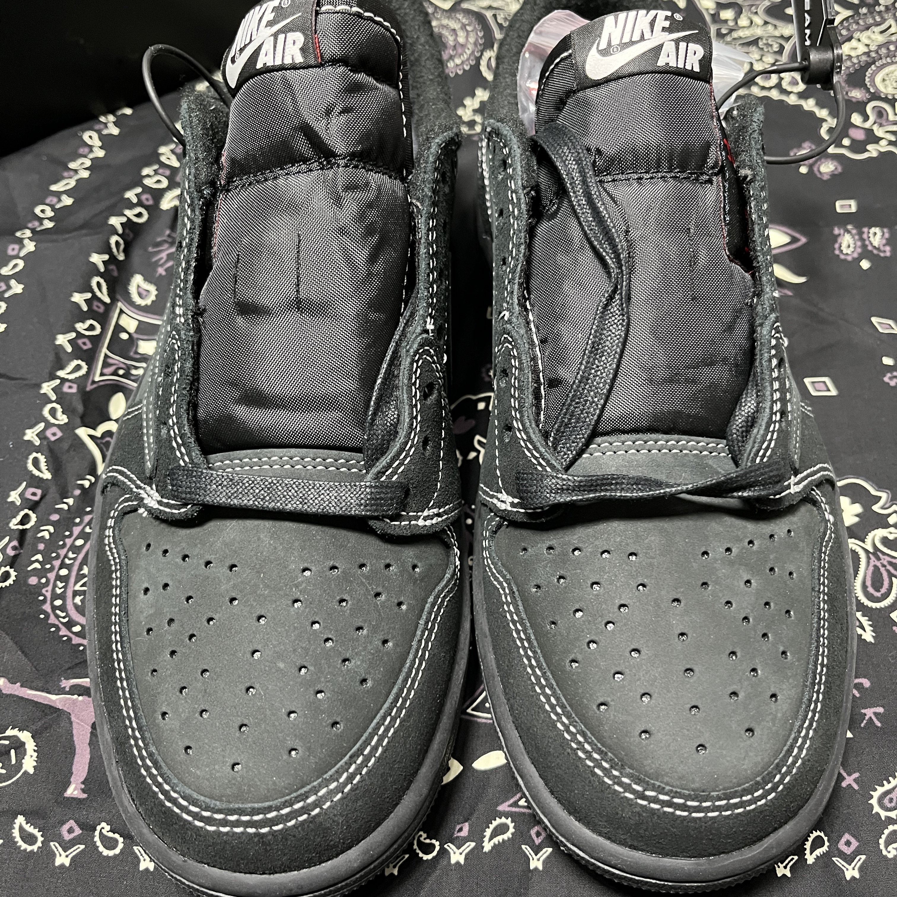 Jordan 1 x Travis Scott Retro Low OG SP Black Phantom 착용 스타일 - 4