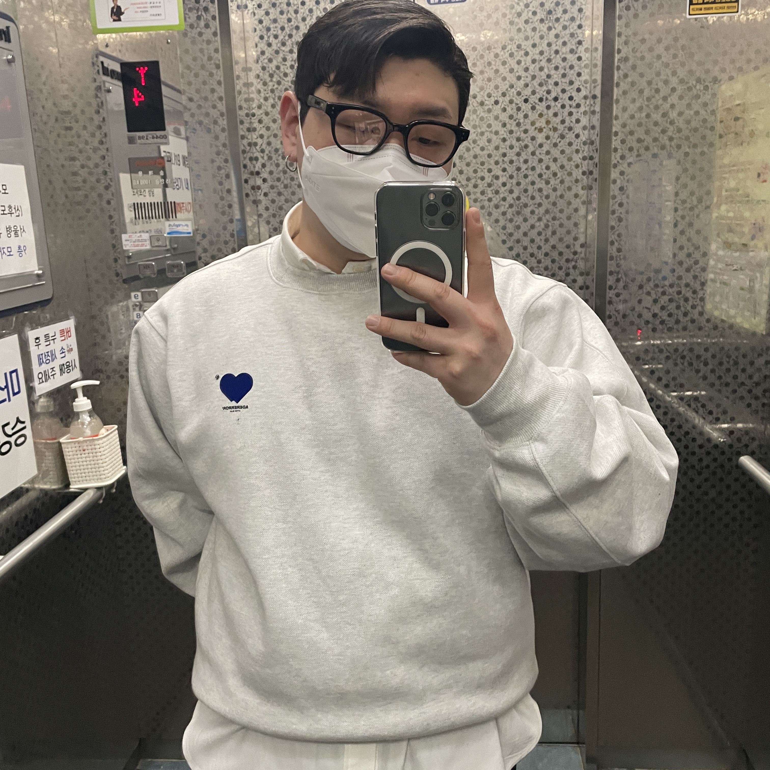 Ader Error Twin Heart Logo Sweatshirt Oatmeal 착용 스타일 - 2