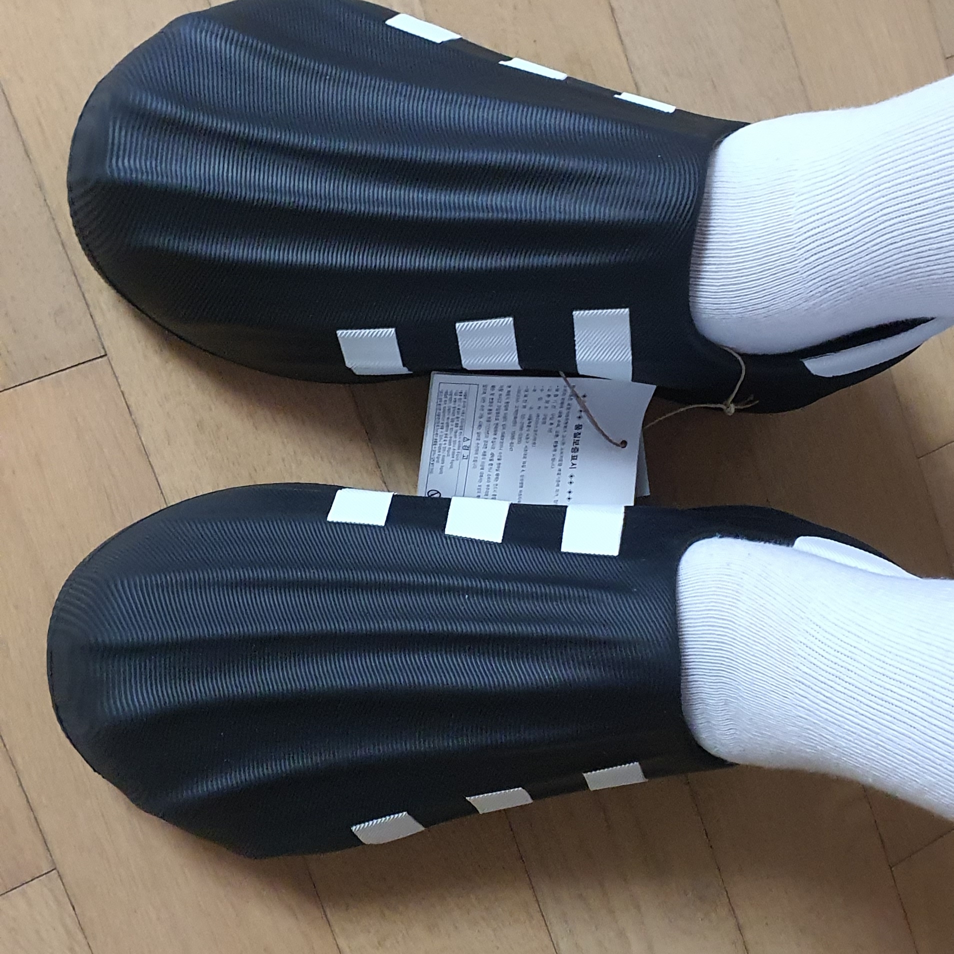 Adidas Adifom Superstar Core Black Cloud White 착용 스타일 - 3