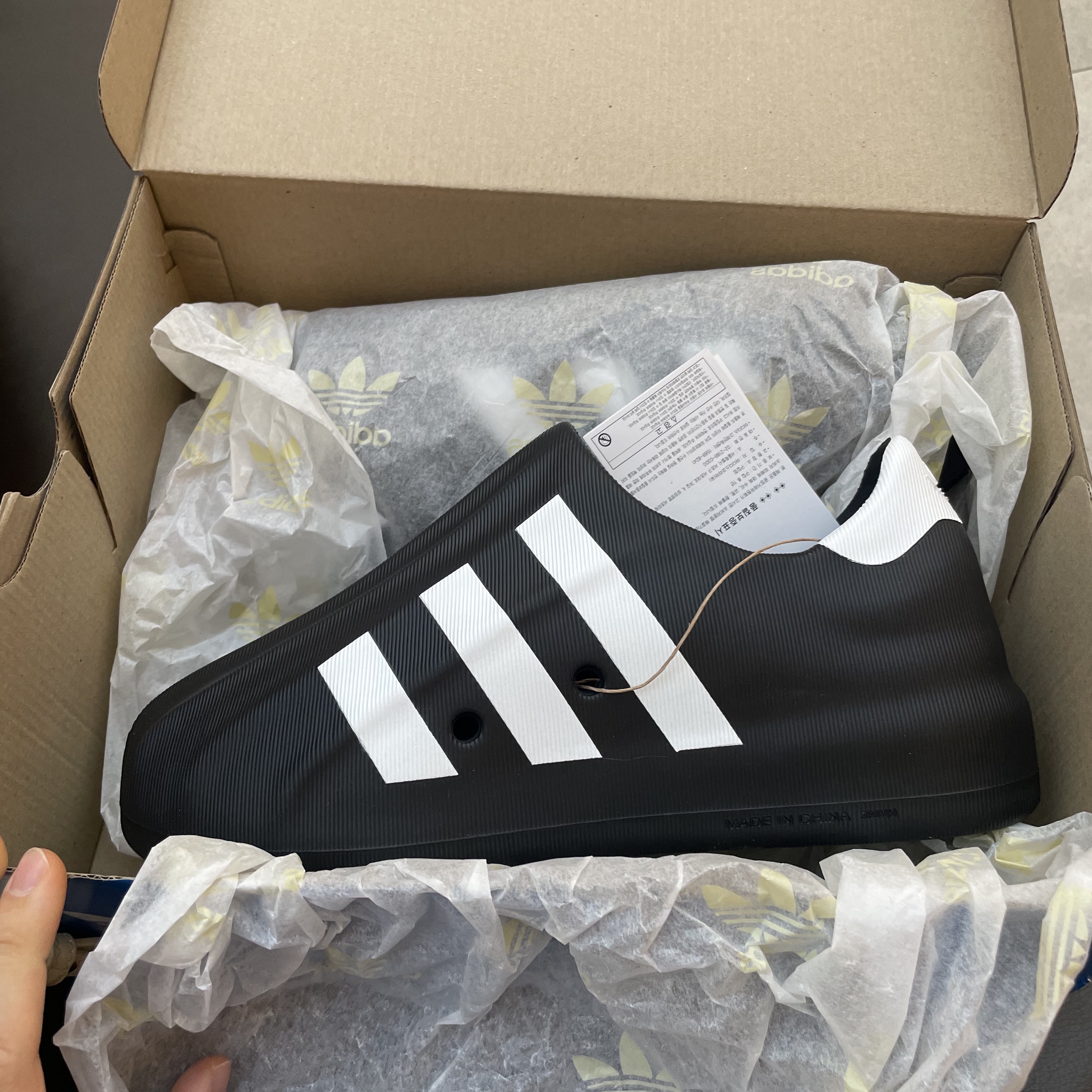 Adidas Adifom Superstar Core Black Cloud White 착용 스타일 - 4