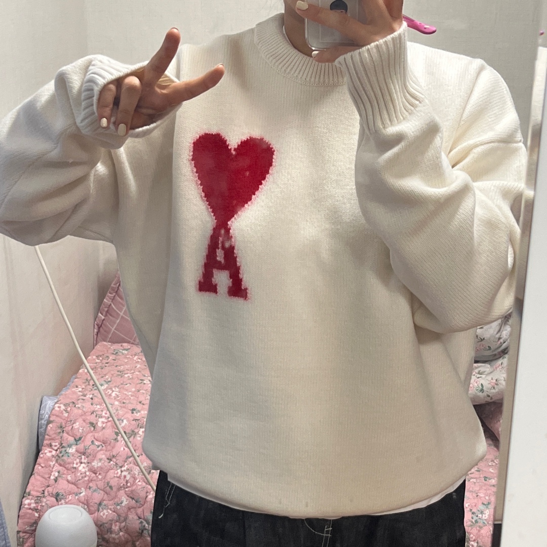AMI de Coeur Oversize Intarsia Sweater Off White Red 착용 스타일