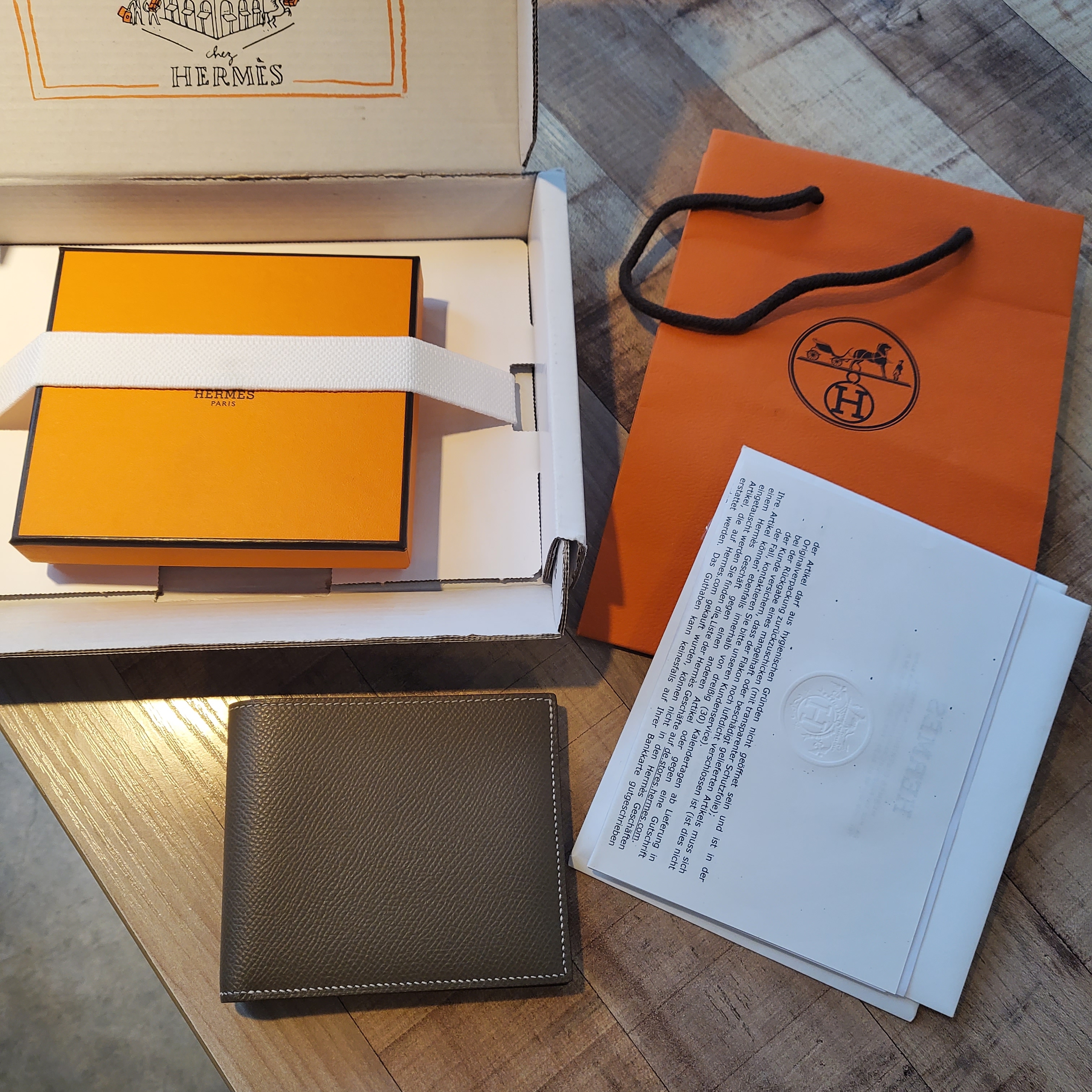 Hermes MC² Copernic Wallet Epsom & Etoupe 착용 스타일 - 2