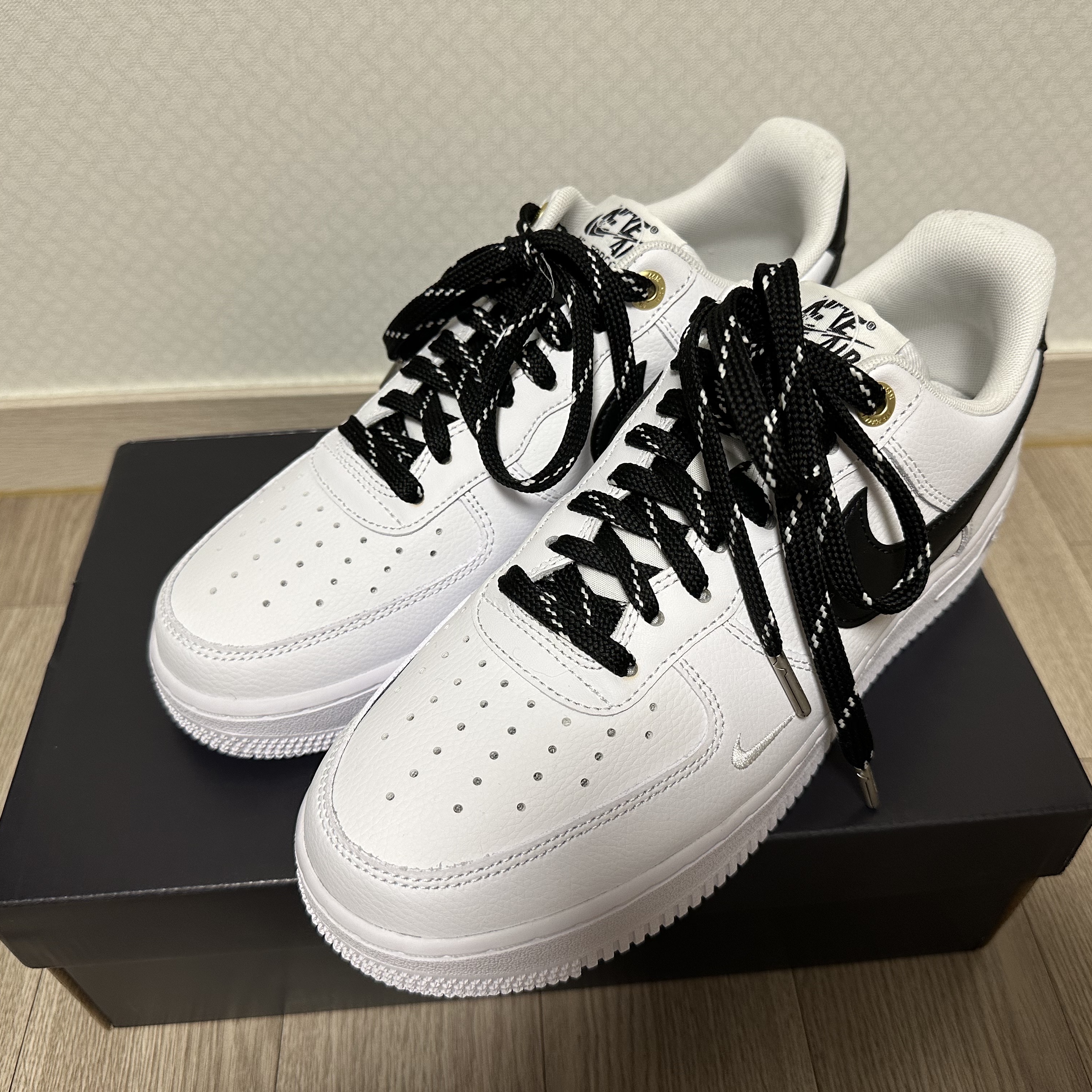 Nike Air Force 1 '07 LV8 40th Anniversary Join Forces White Black 착용 스타일 - 1