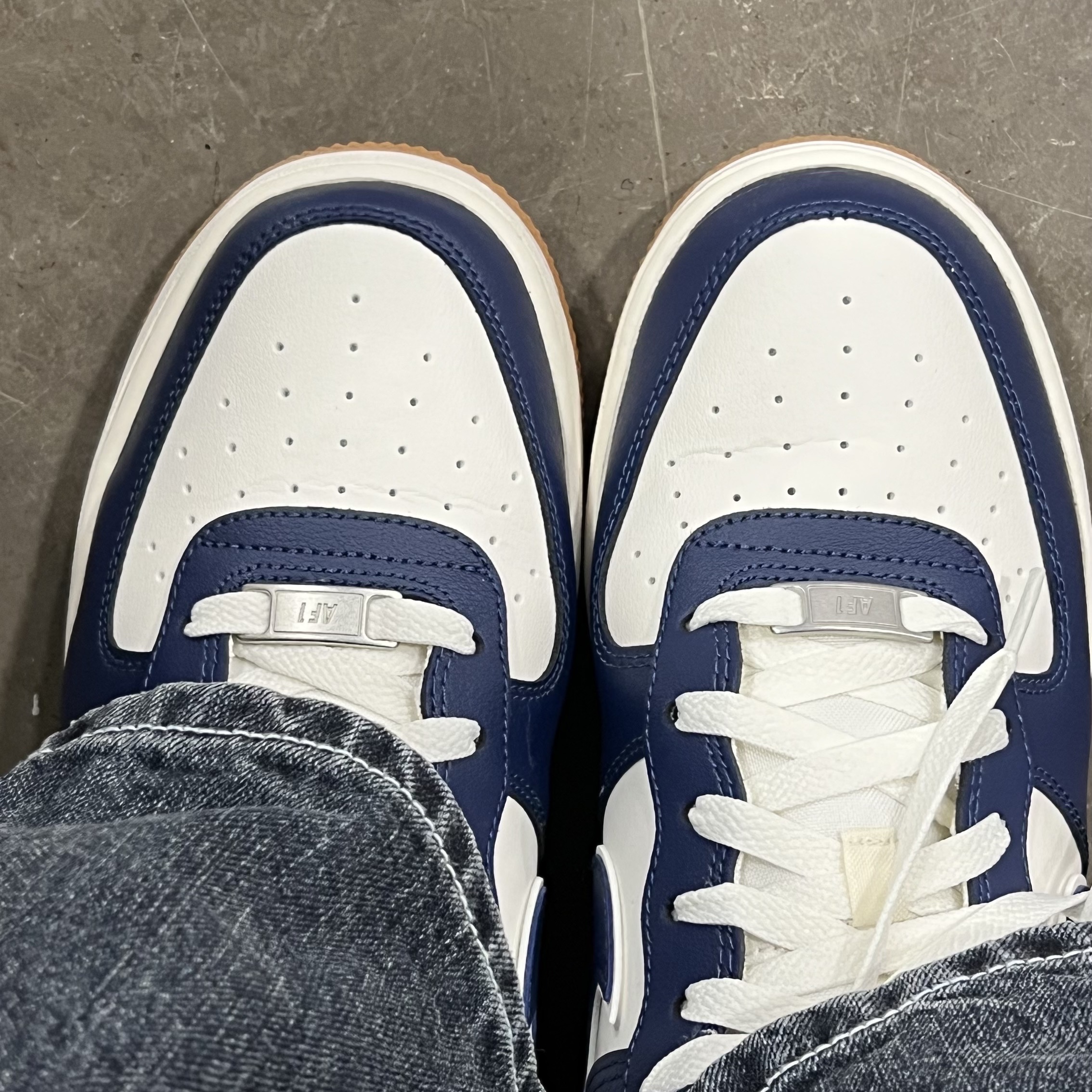 (GS) Nike Air Force 1 LV8 3 Midnight Navy 착용 스타일 - 2