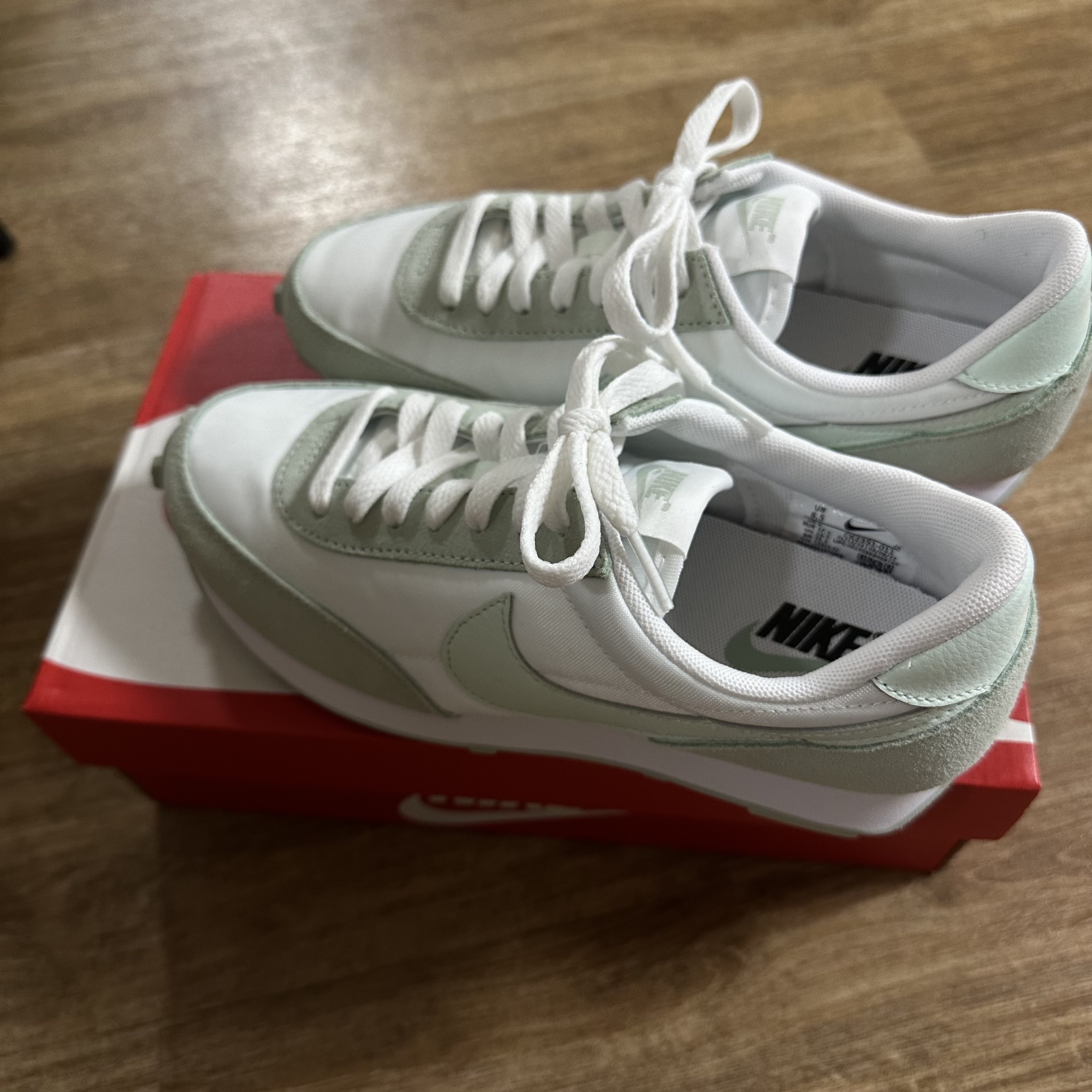 (W) Nike Daybreak Barely Green 착용 스타일