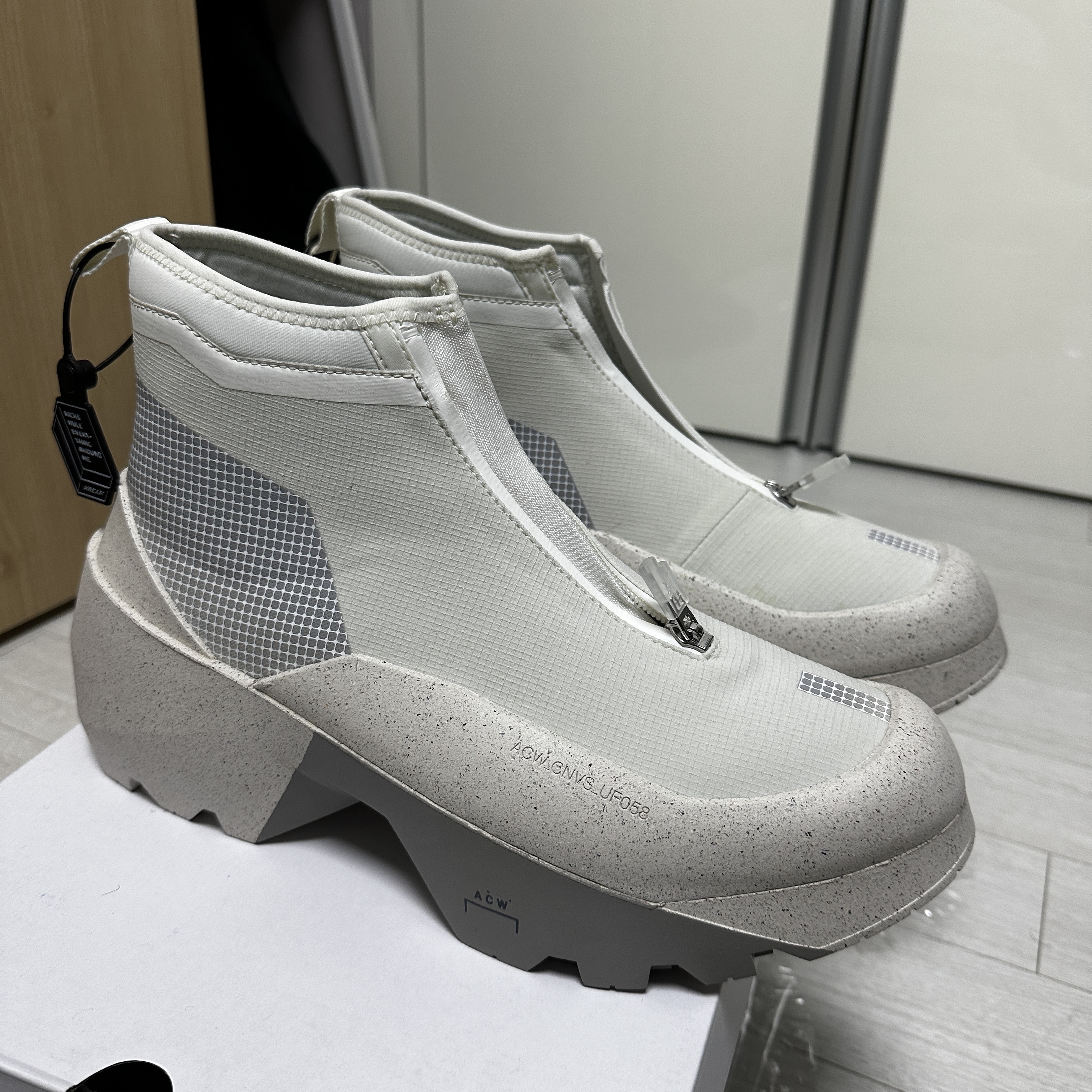 Converse x A-Cold-Wall Geo Forma Boot Lily White 착용 스타일 - 4