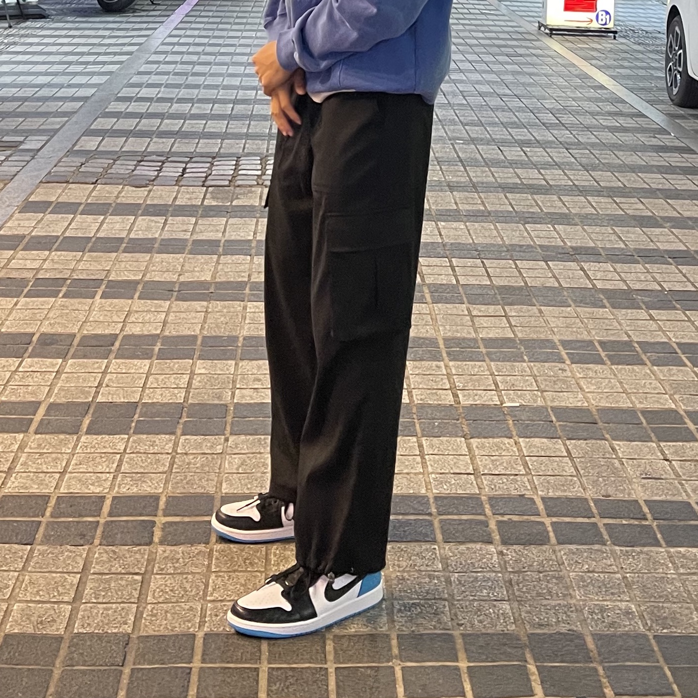 Jordan 1 Retro Low OG Black and Dark Powder Blue 착용 스타일