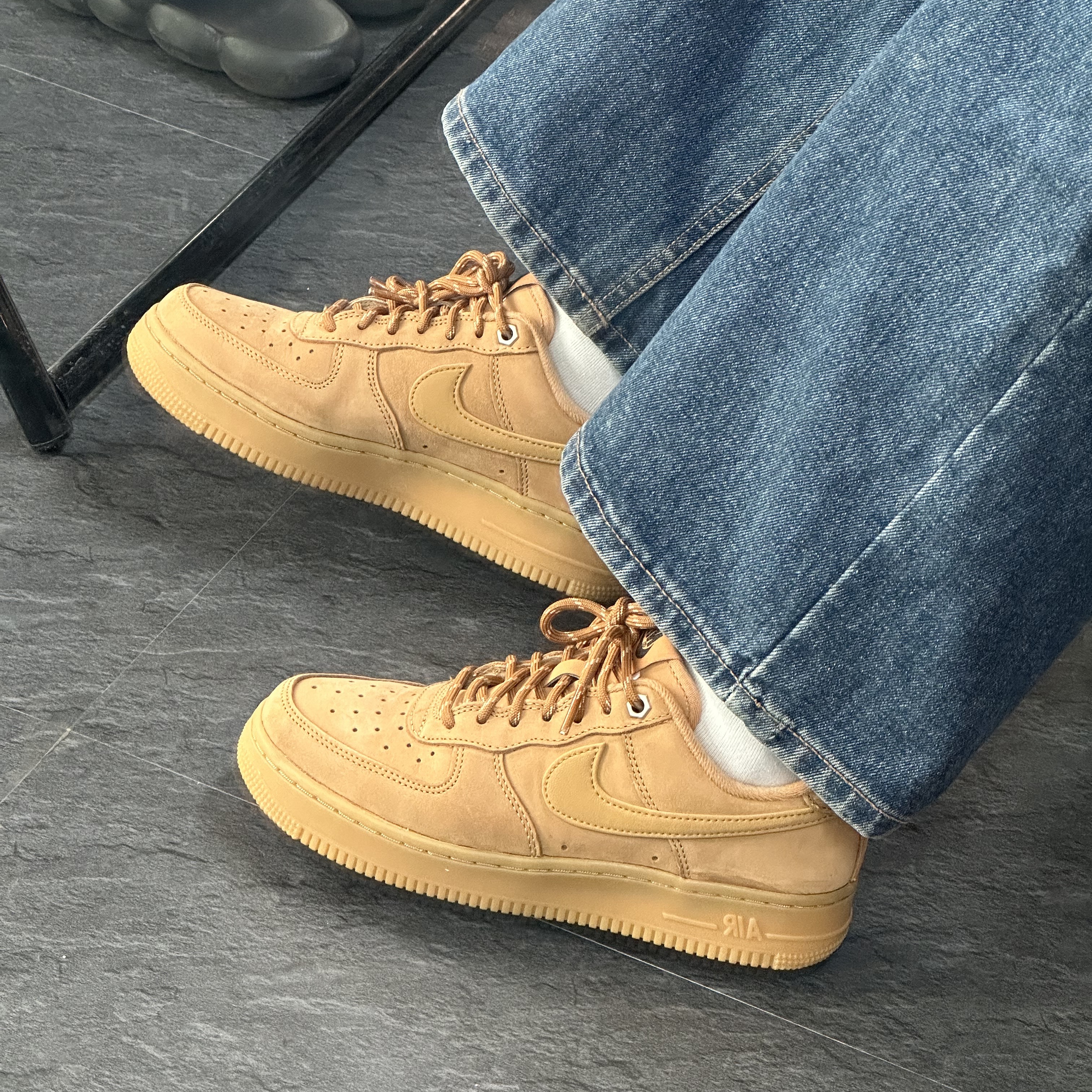 Nike Air Force 1 '07 WB Flax 착용 스타일
