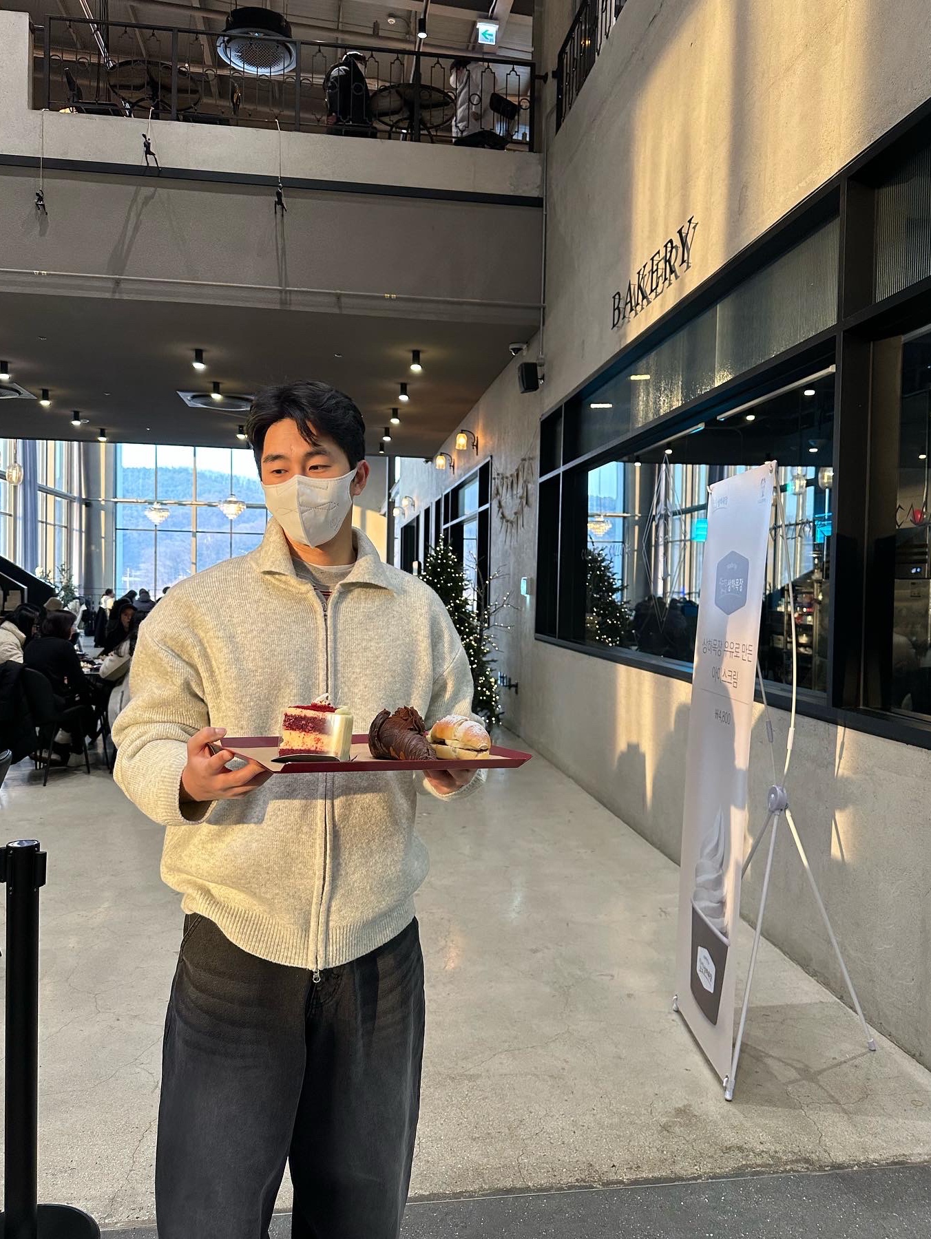Balenciaga Defender Sneakers Beige 착용 스타일 - 5