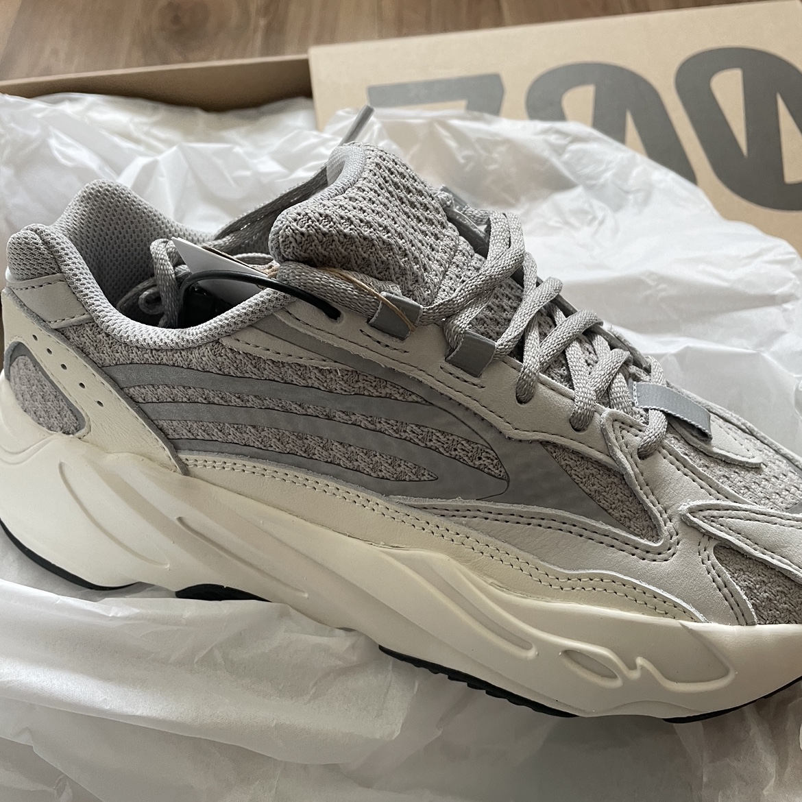 Adidas Yeezy Boost 700 V2 Static 2022 착용 스타일