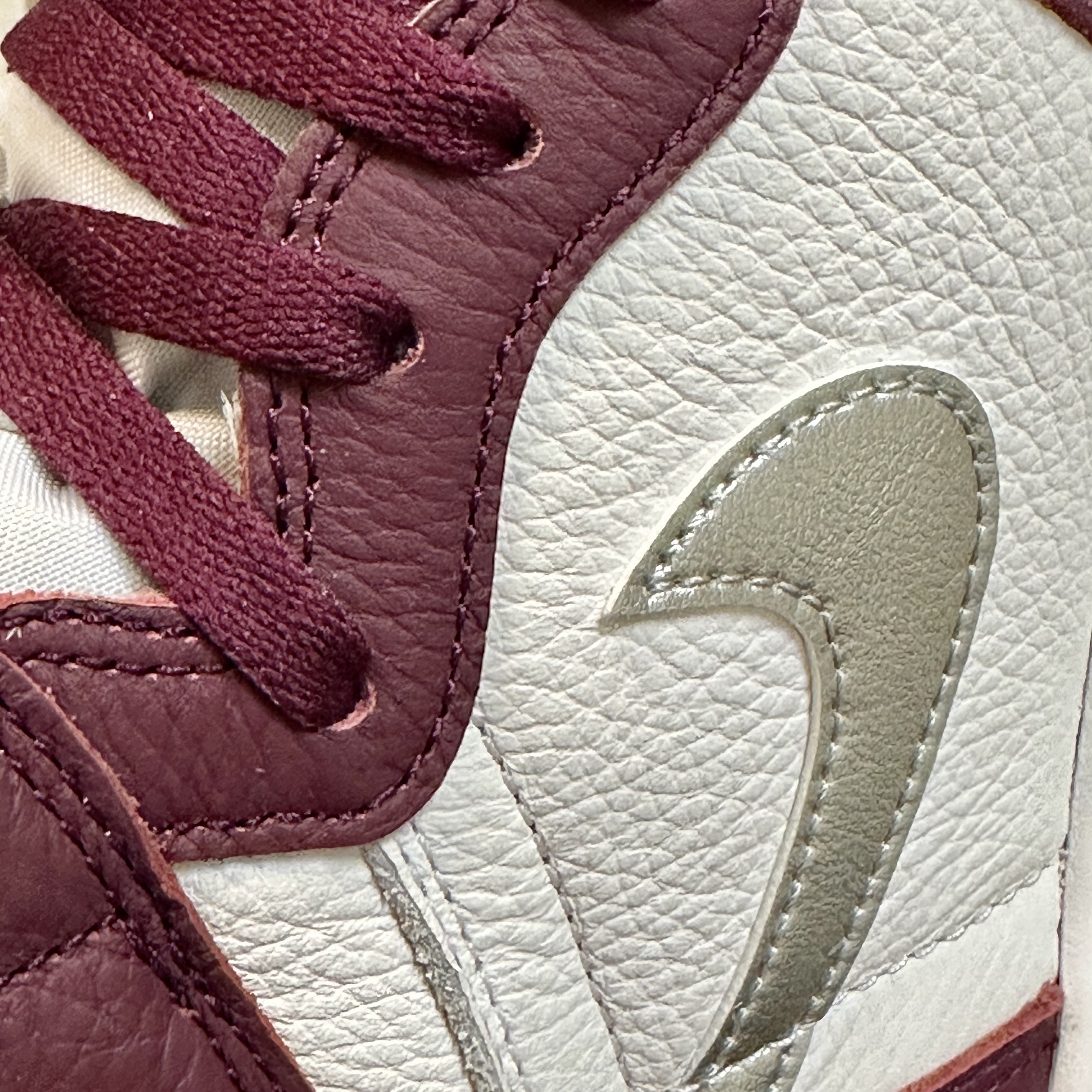 Jordan 1 Retro High OG Bordeaux 착용 스타일 - 3