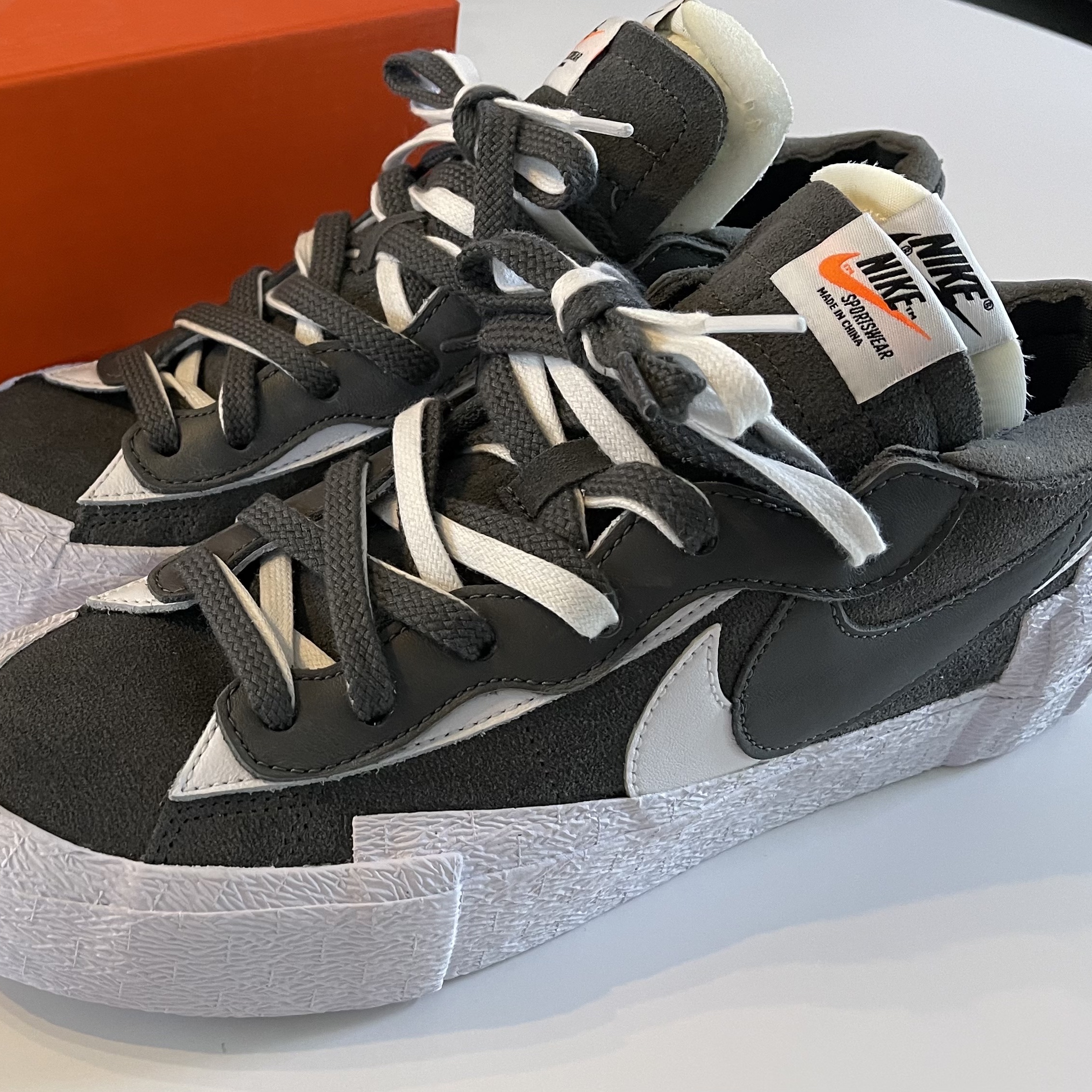 Nike x Sacai Blazer Low Iron Grey 착용 스타일 - 2