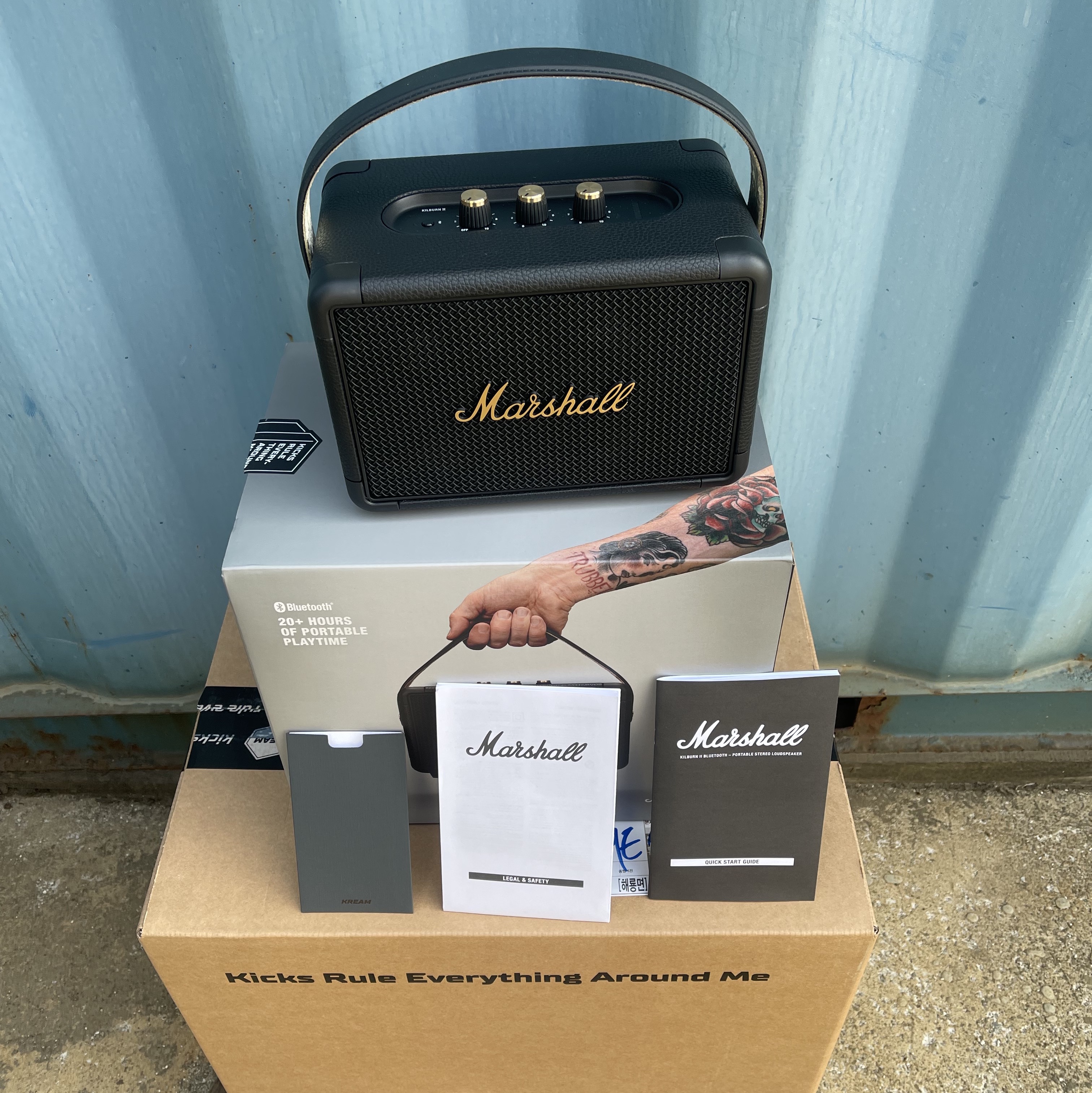 Marshall Kilburn II Black & Brass (Korean Ver.) 착용 스타일