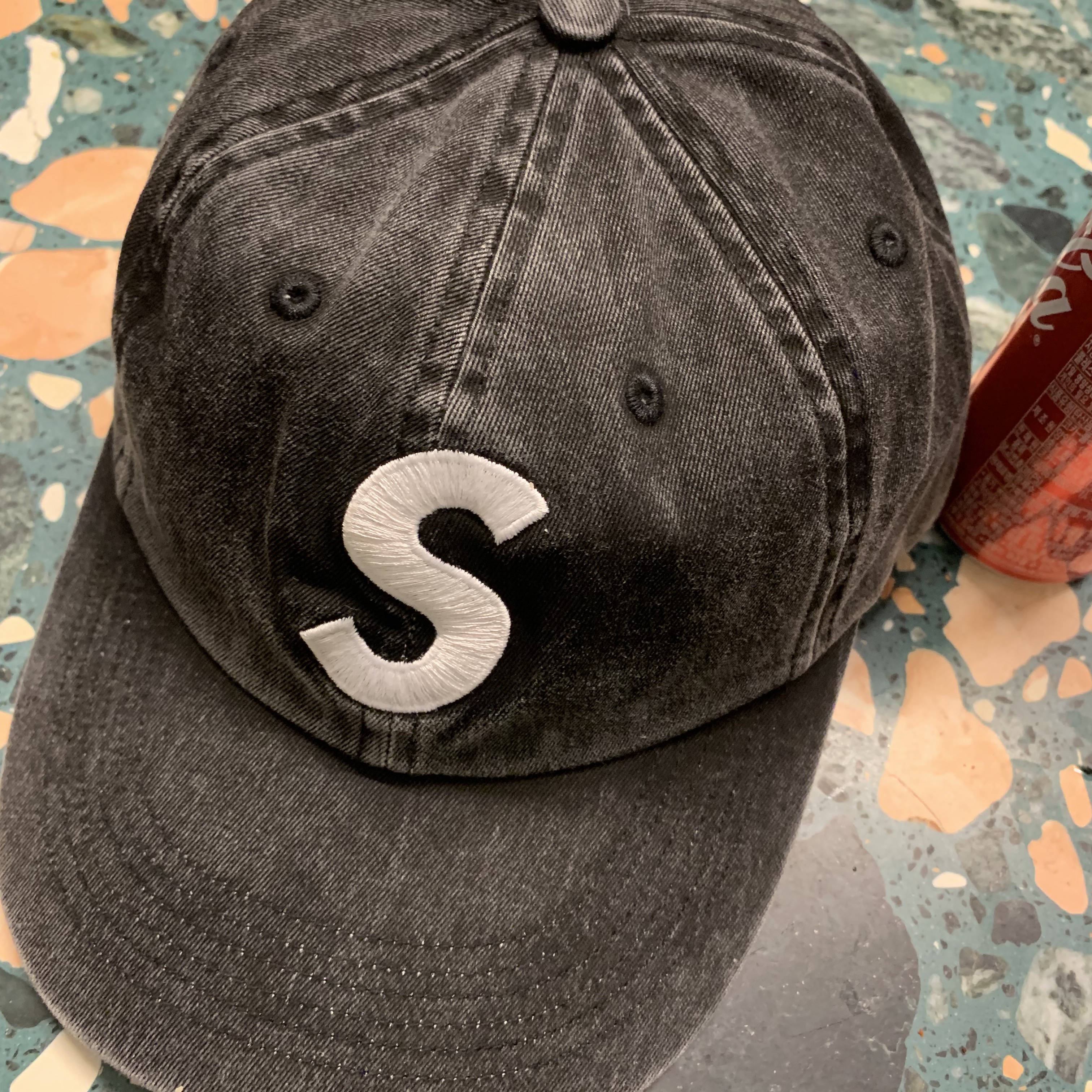 Supreme Pigment Print S Logo 6-Panel Black - 22FW 착용 스타일