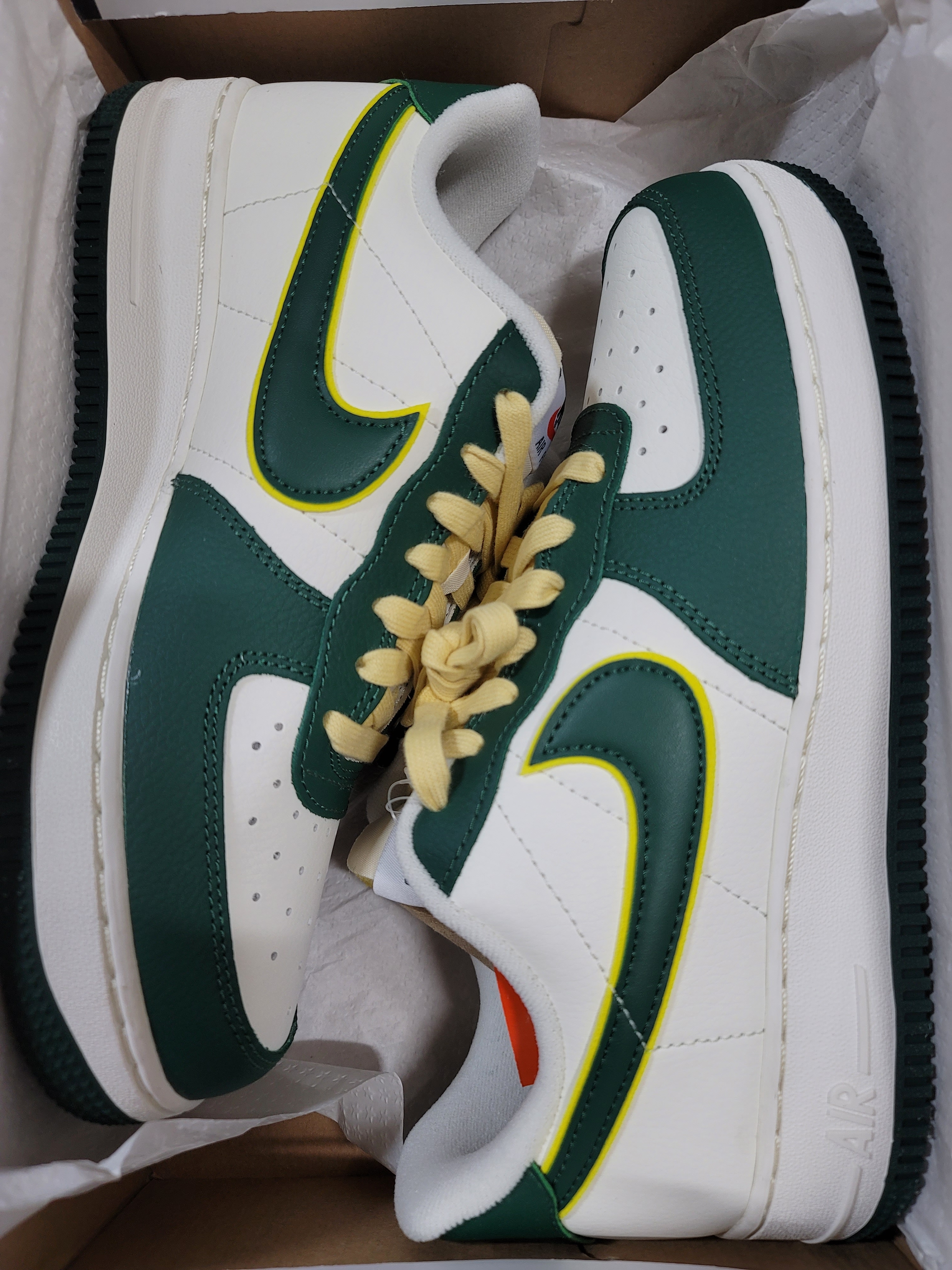 Nike Air Force 1 '07 LV8 Sail Noble Green 착용 스타일
