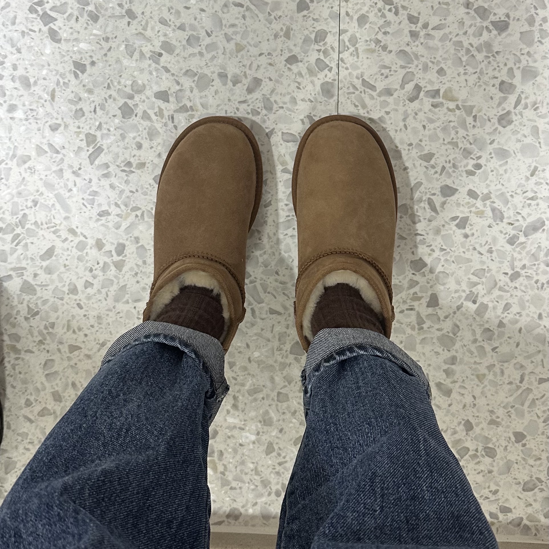 (W) UGG Classic Ultra Mini Boots Chestnut 착용 스타일