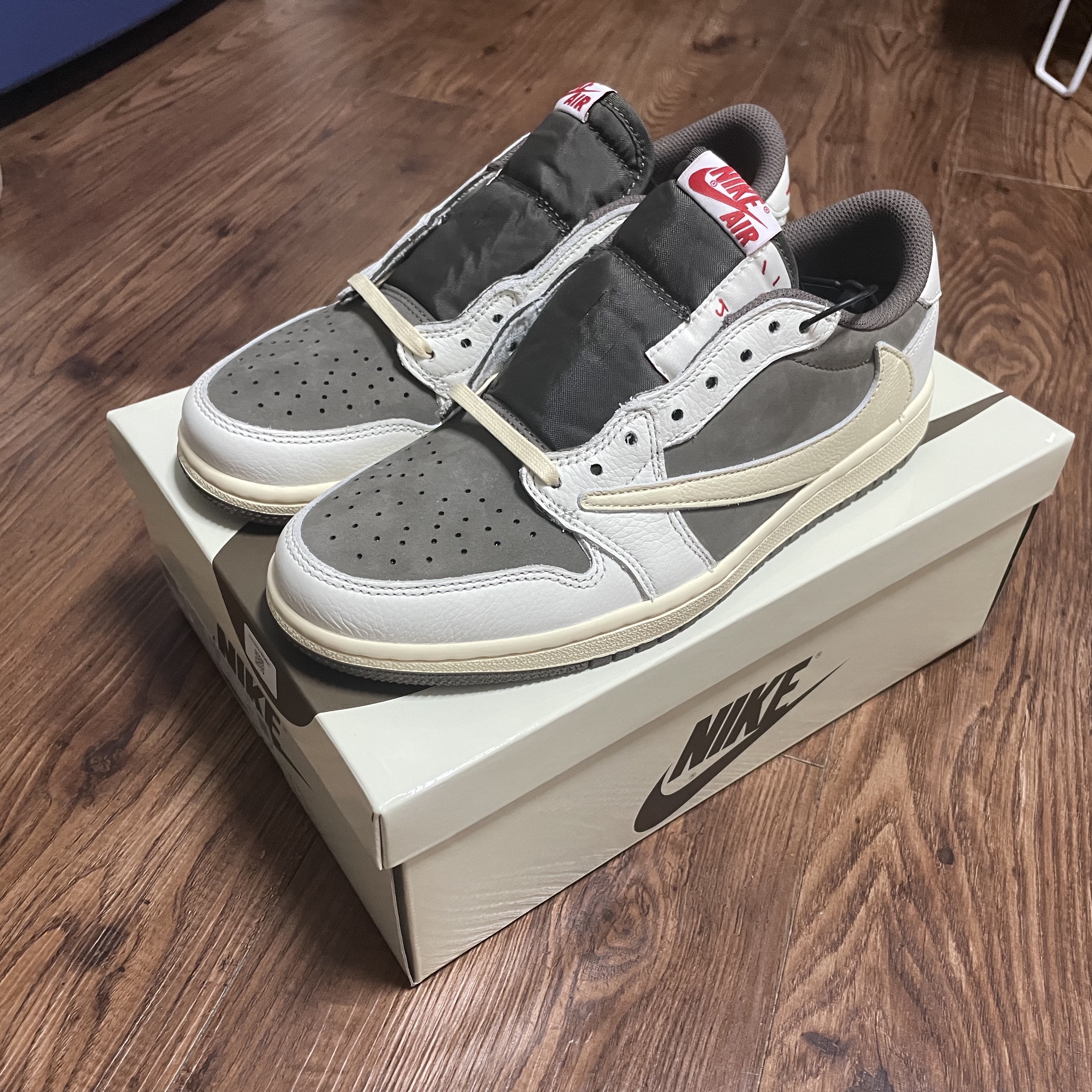 Jordan 1 x Travis Scott x Fragment Retro Low OG SP Military Blue, Jordan 1 Retro High OG Defiant SB LA to Chicago 착용 스타일 - 4