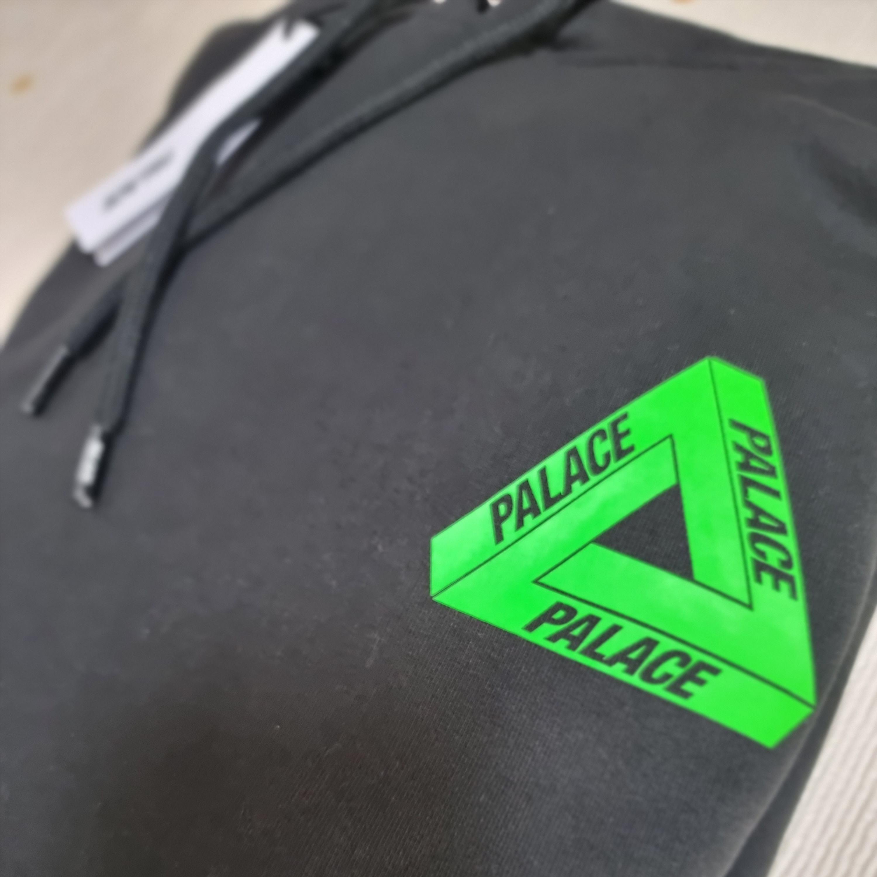 Palace Tri-Lenticular Hood Black - 22FW 착용 스타일 - 1