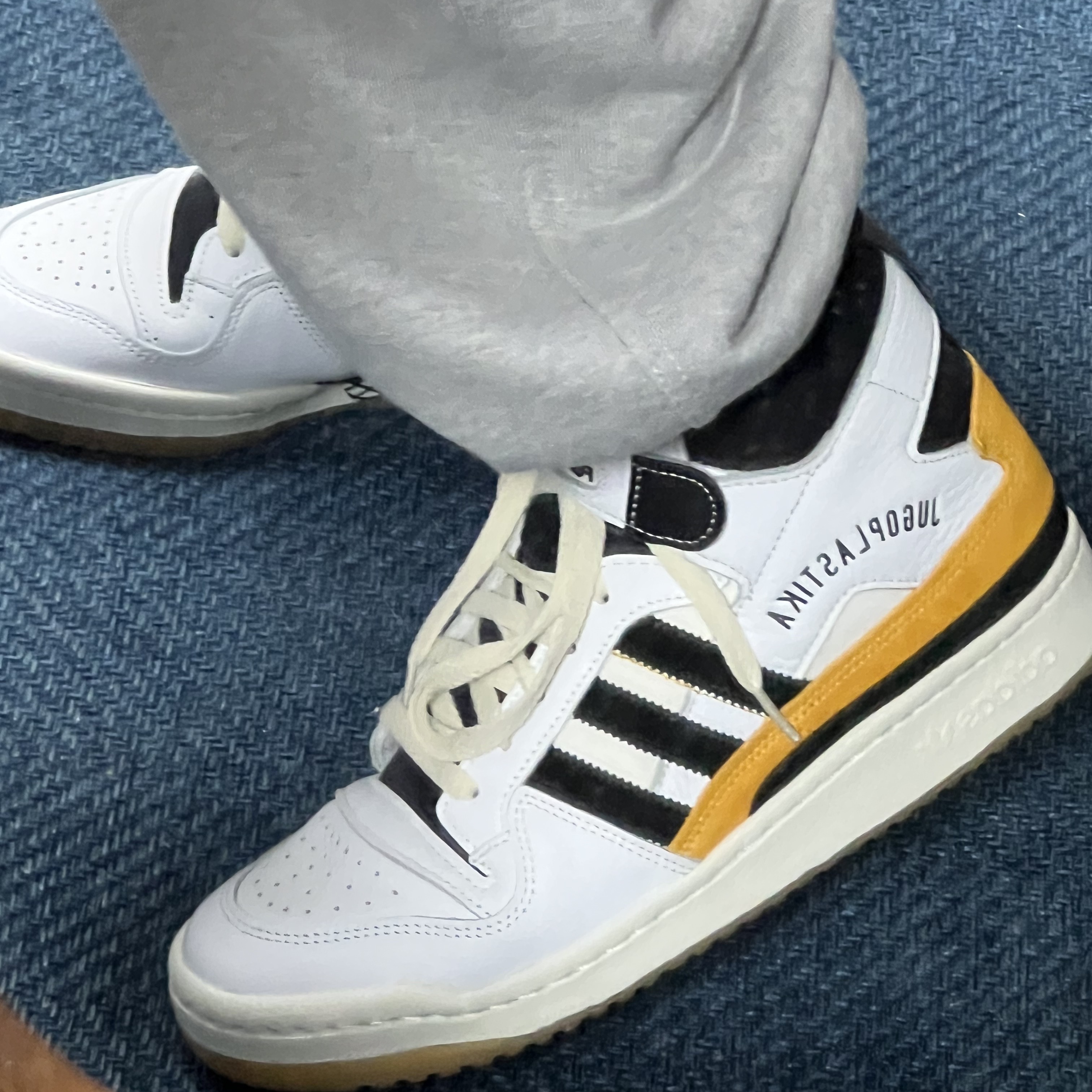Adidas x BSTN Forum 84 Jugoplastika 착용 스타일 - 1