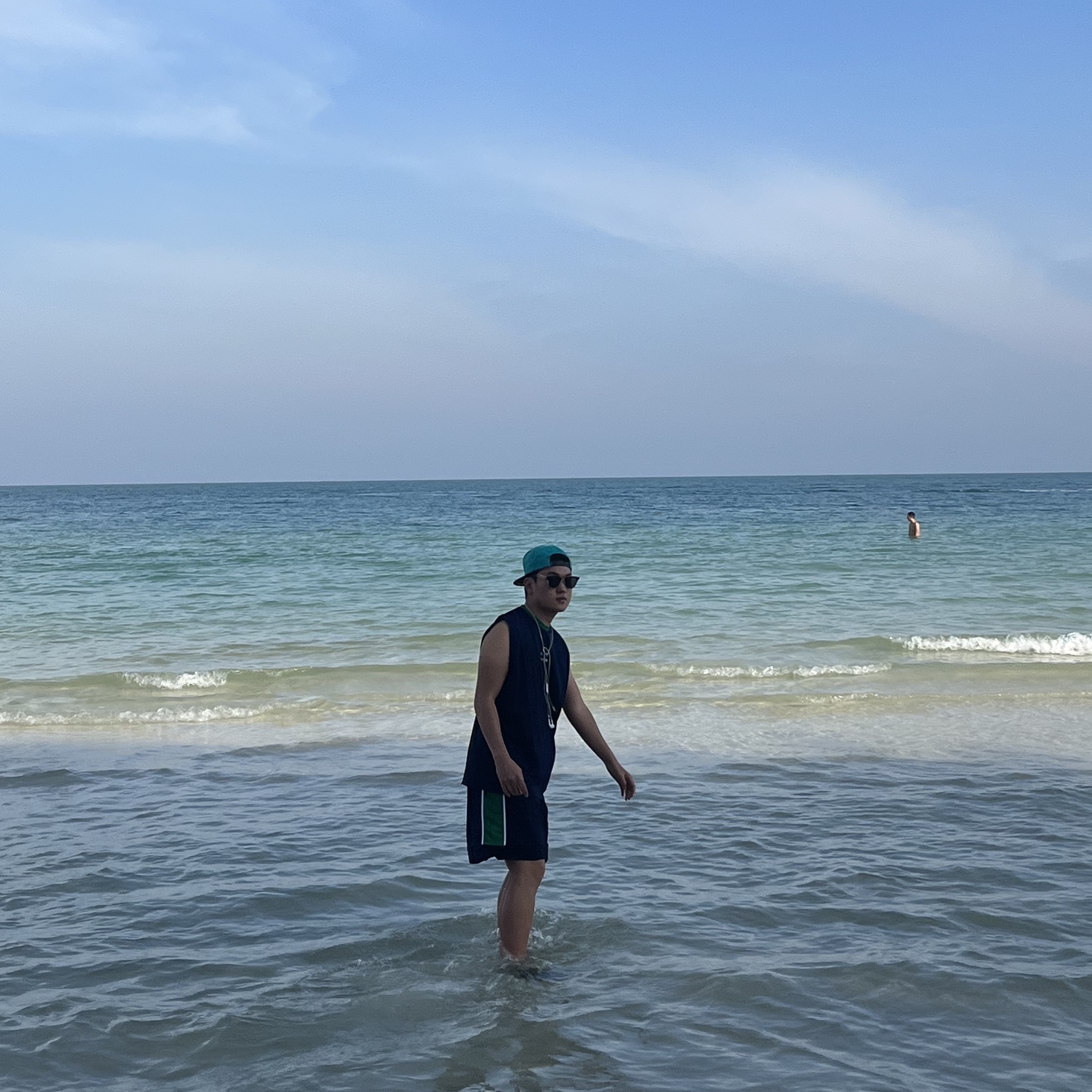 IAB Studio Sleeveless Black 착용 스타일