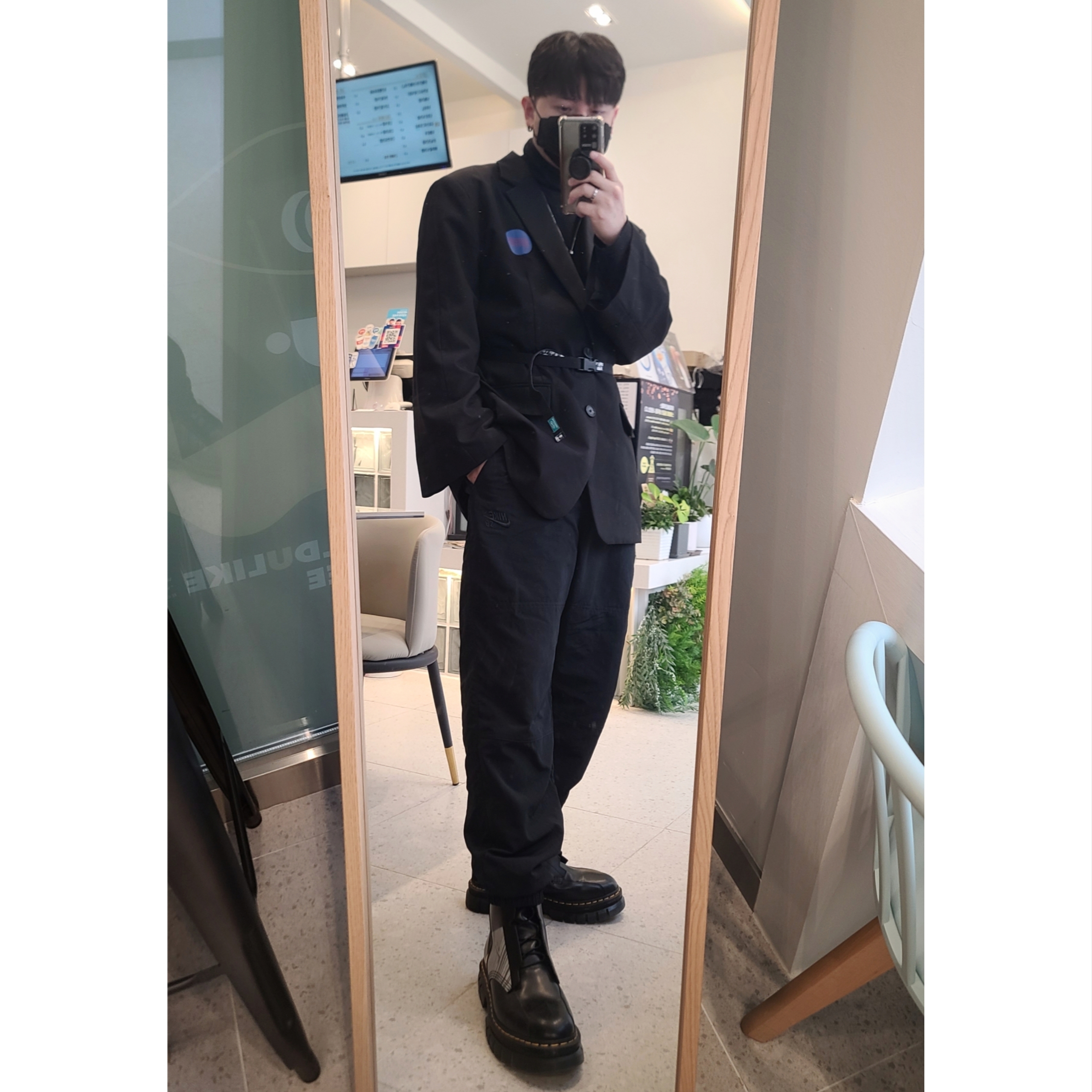 Dr. Martens x A-Cold-Wall 1460 Bex Neoteric Black 착용 스타일 - 1