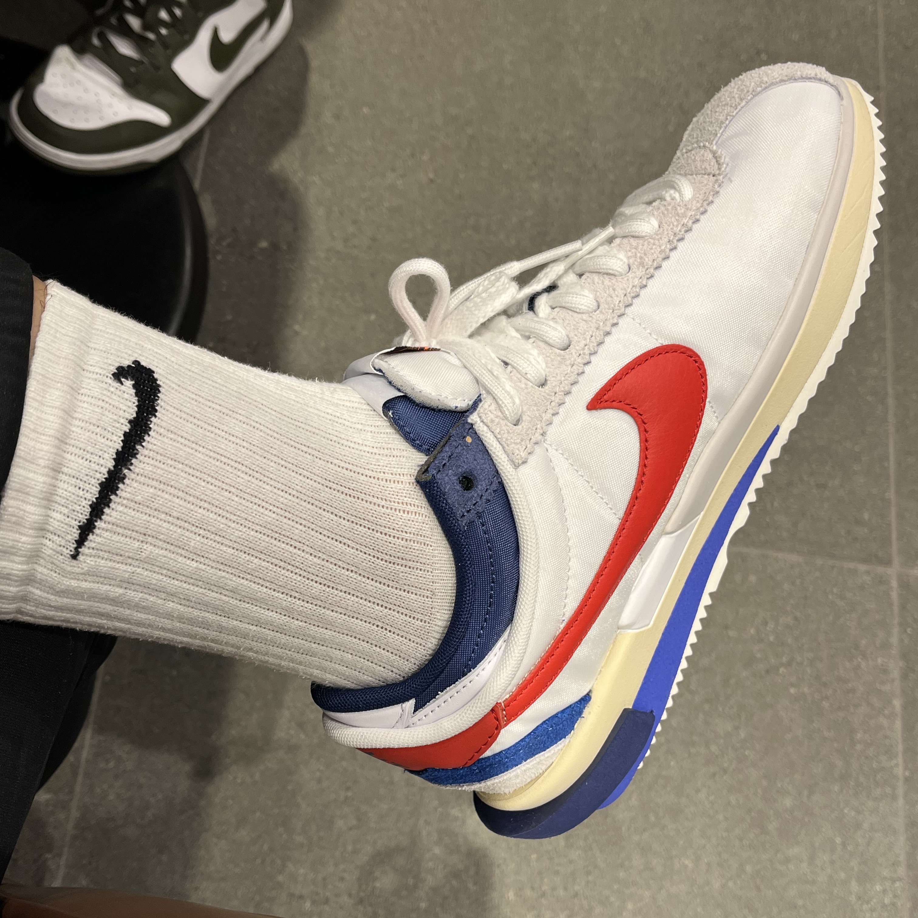 Nike x Sacai Zoom Cortez SP White and University Red 착용 스타일