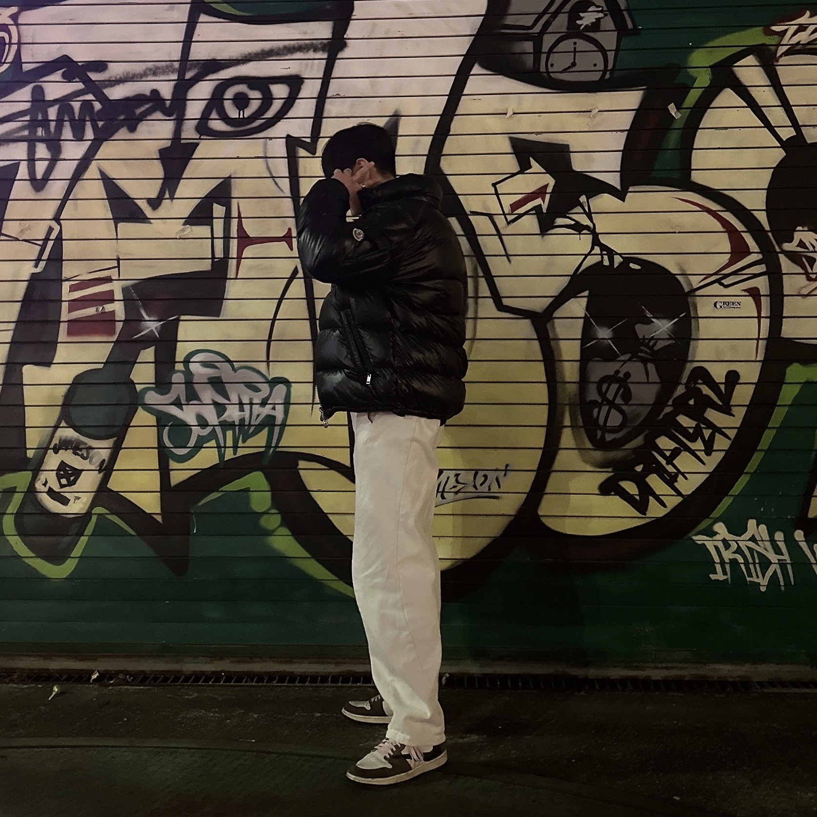 Moncler Maya Short Down Jacket Black - 22FW, Jordan 1 x Travis Scott Retro High OG SP Mocha 착용 스타일