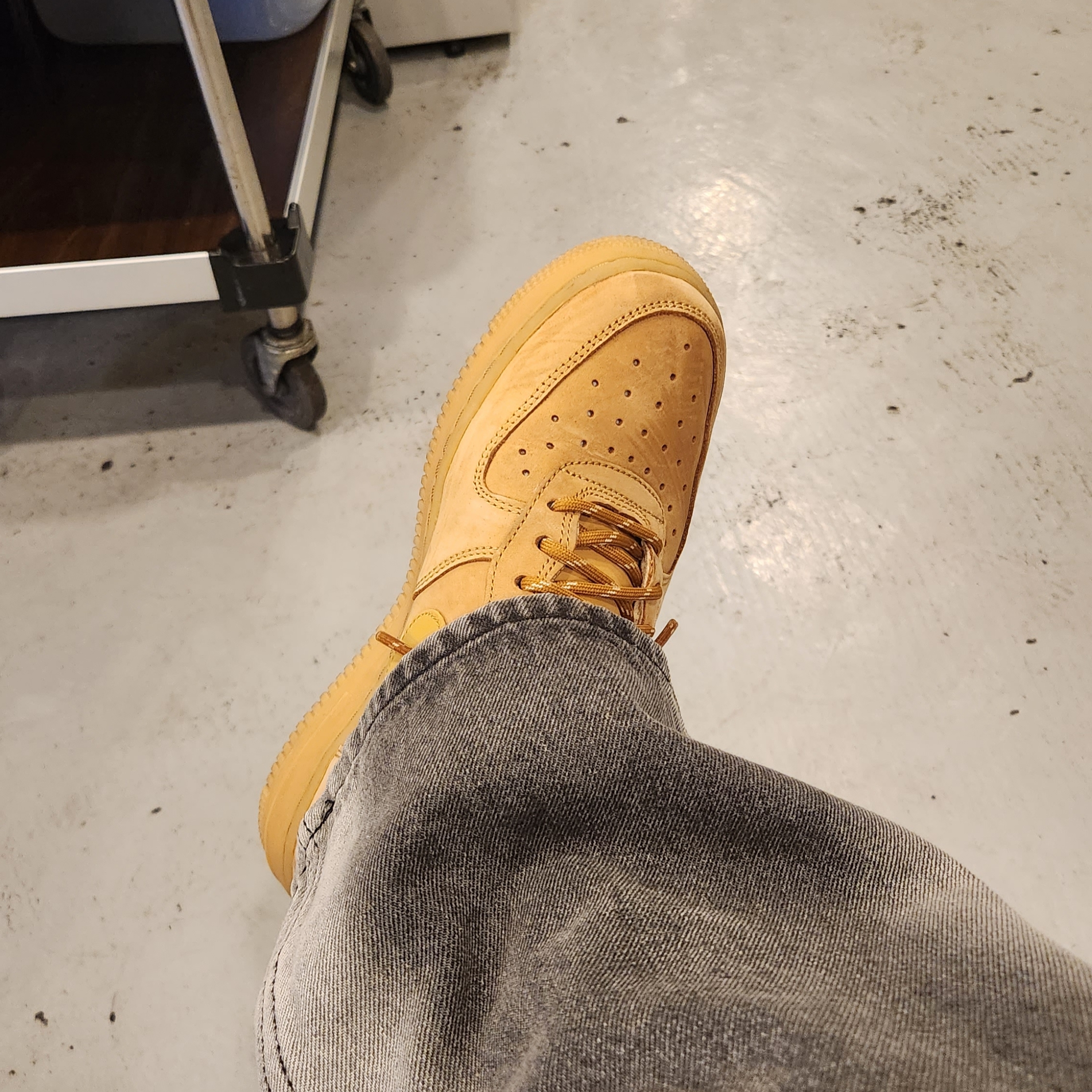 Nike Air Force 1 '07 WB Flax 착용 스타일