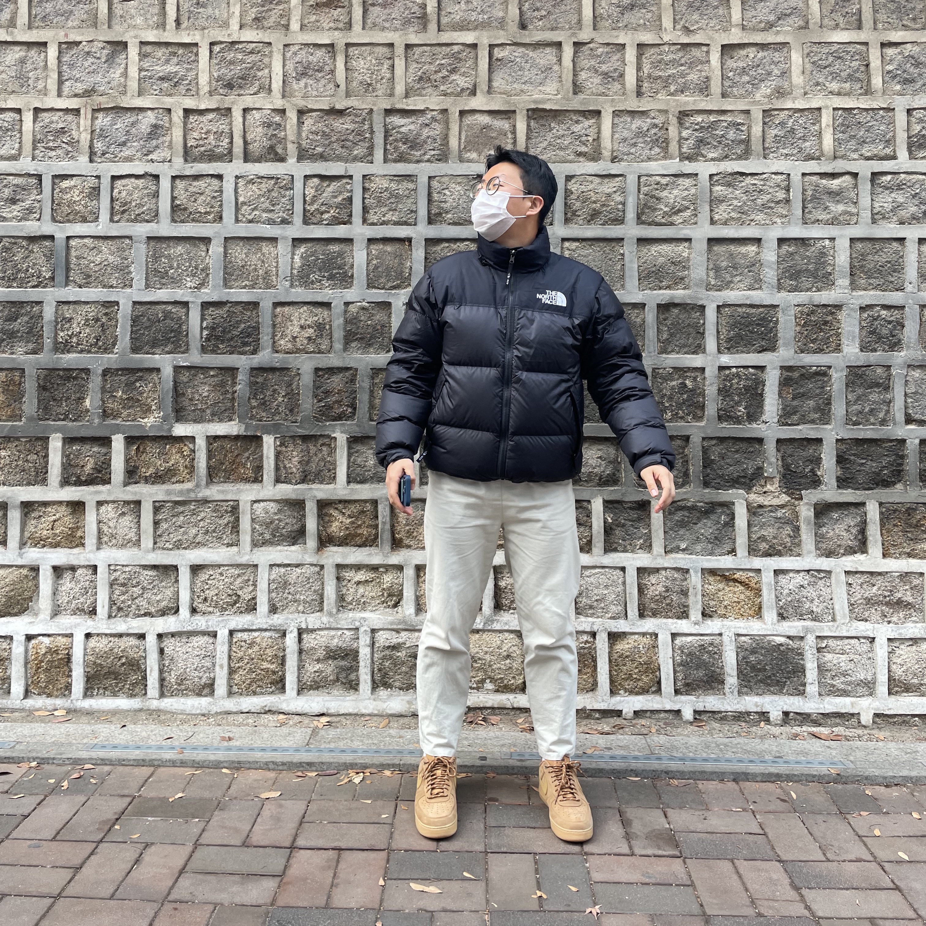 The North Face 1996 Eco Nuptse Jacket Black, Nike Air Force 1 '07 WB Flax 착용 스타일