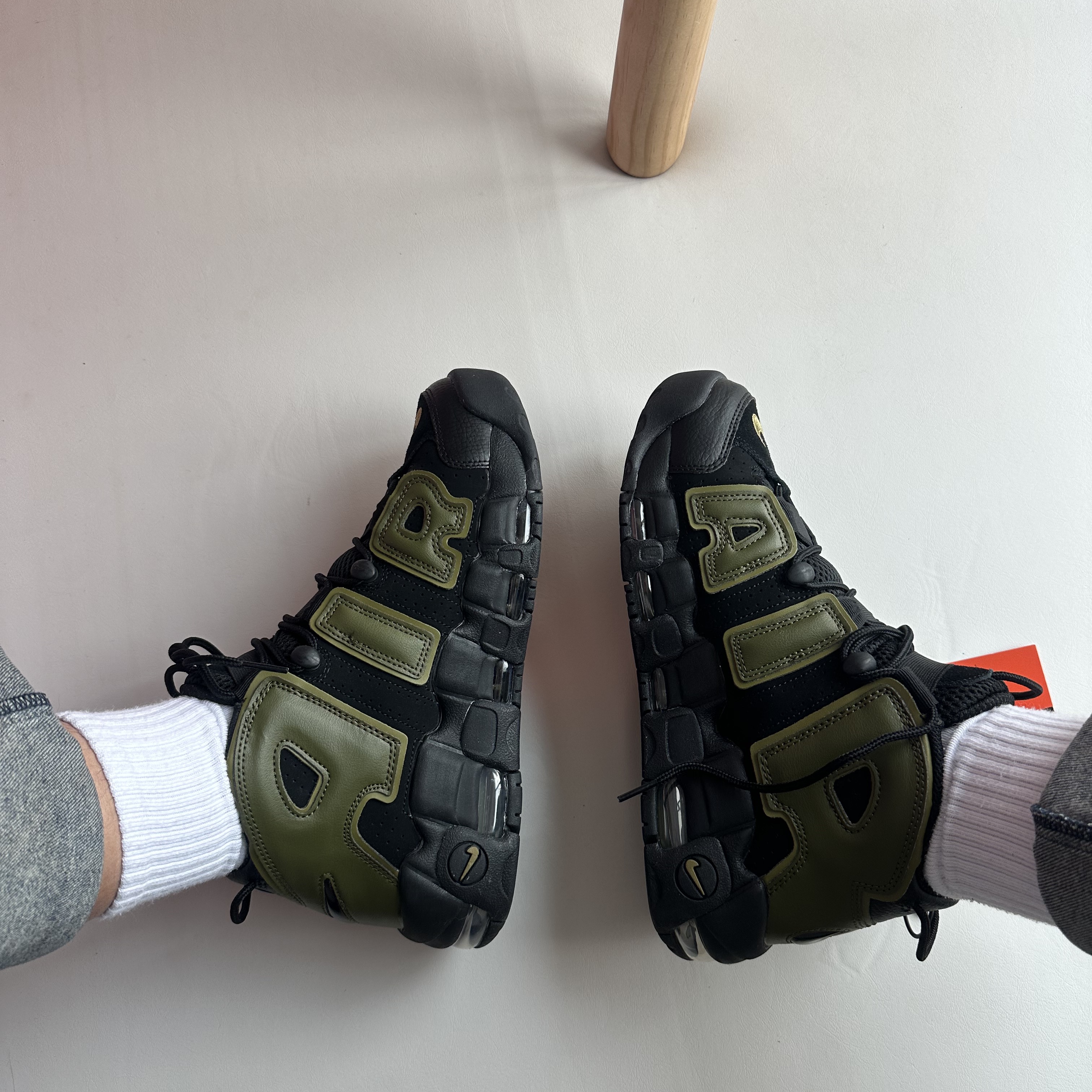 Nike Air More Uptempo 96 Rough Green 착용 스타일 - 2