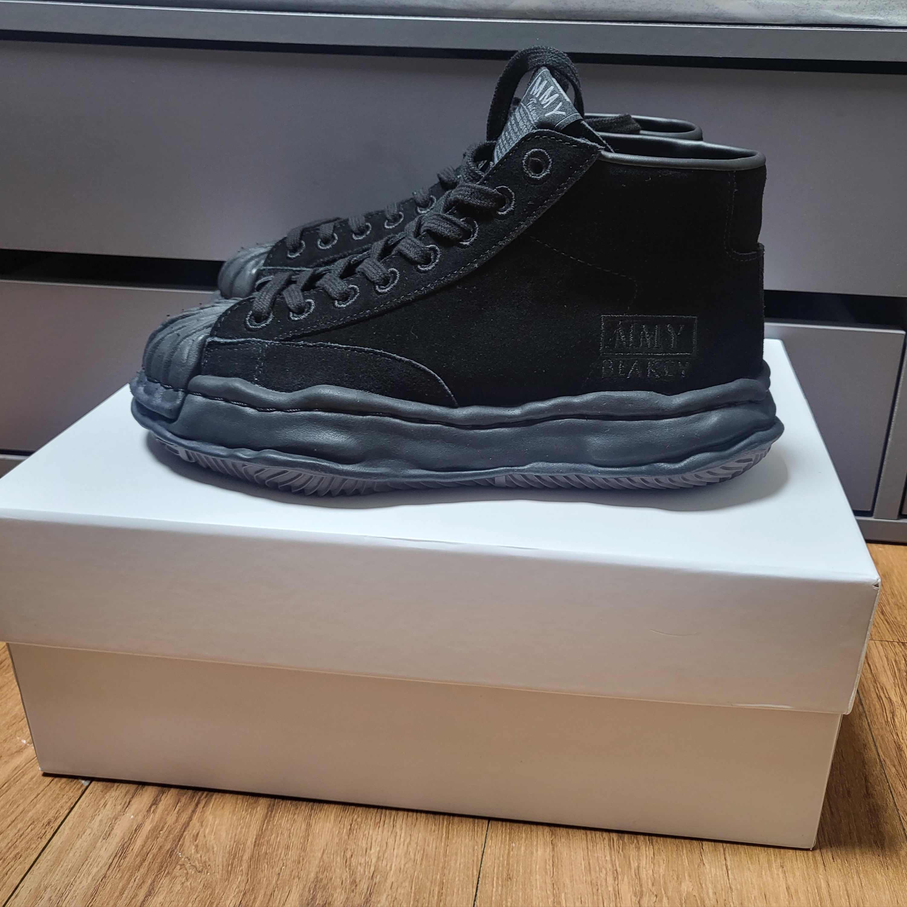 Maison Mihara Yasuhiro x Bed J.W. Ford Blakey High-top Sneakers Black 착용 스타일 - 1