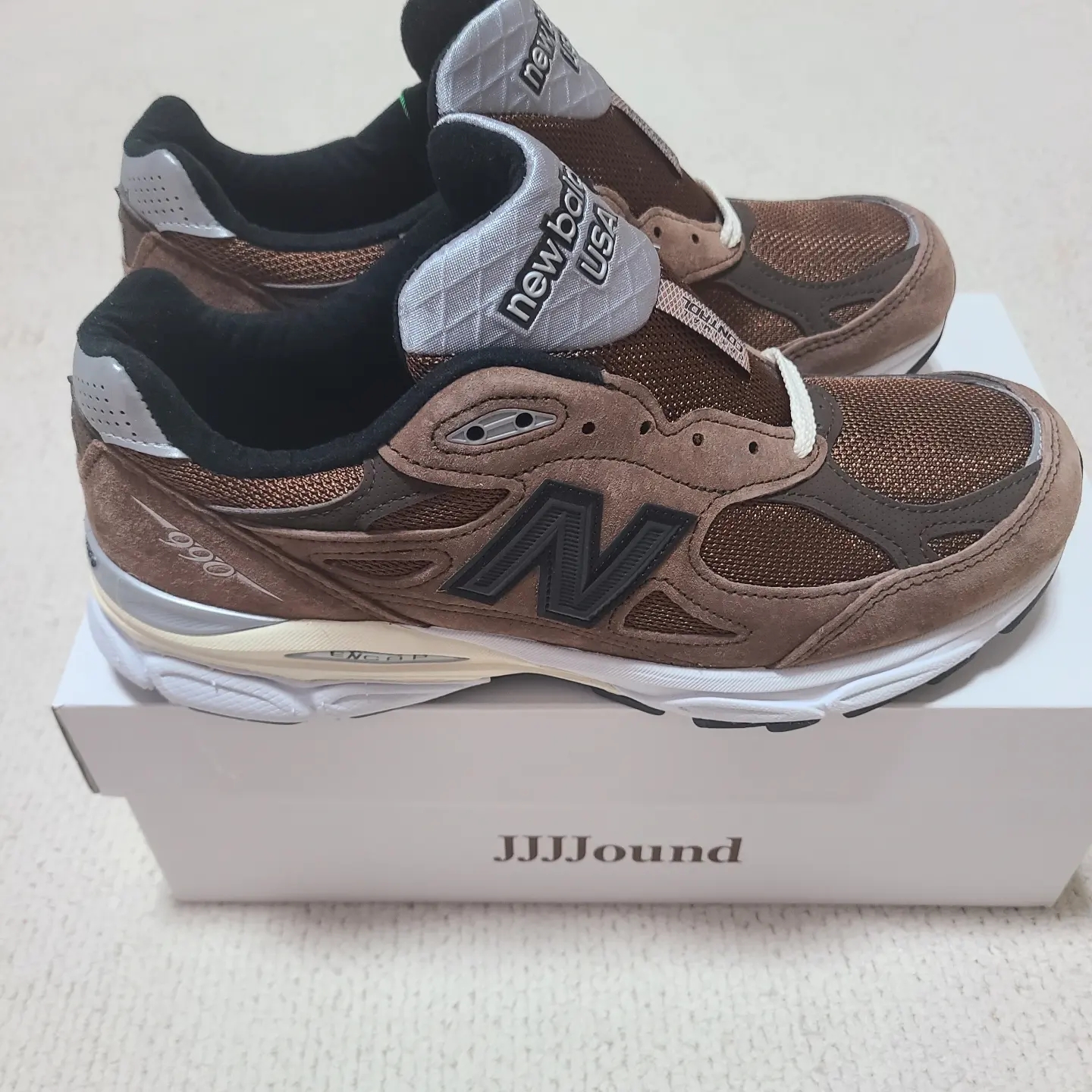 New Balance x JJJJound 990v3 Made in USA Montreal Brown 착용 스타일 - 2