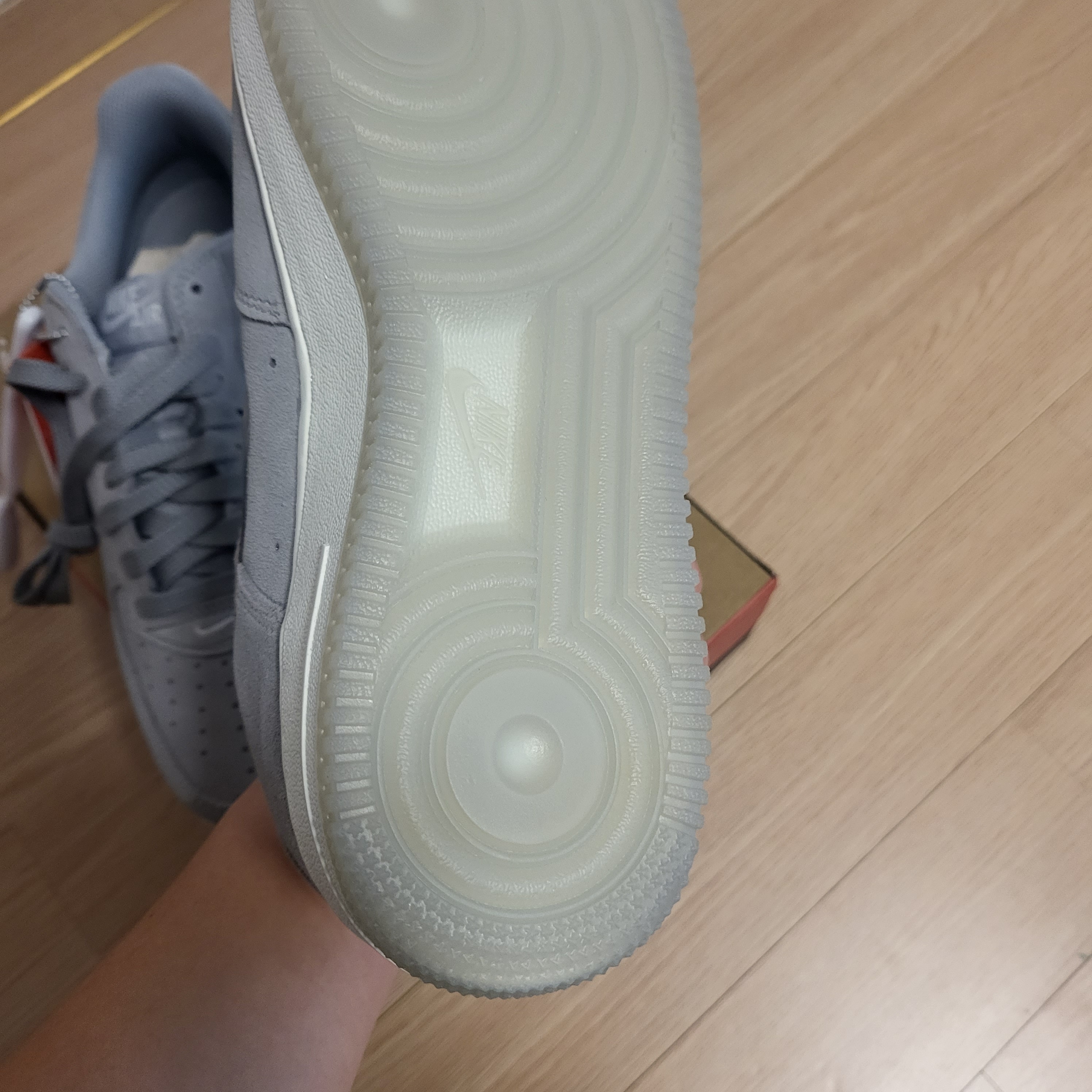 Nike Air Force 1 Low Retro Color of the Month Light Smoke Grey 착용 스타일 - 3
