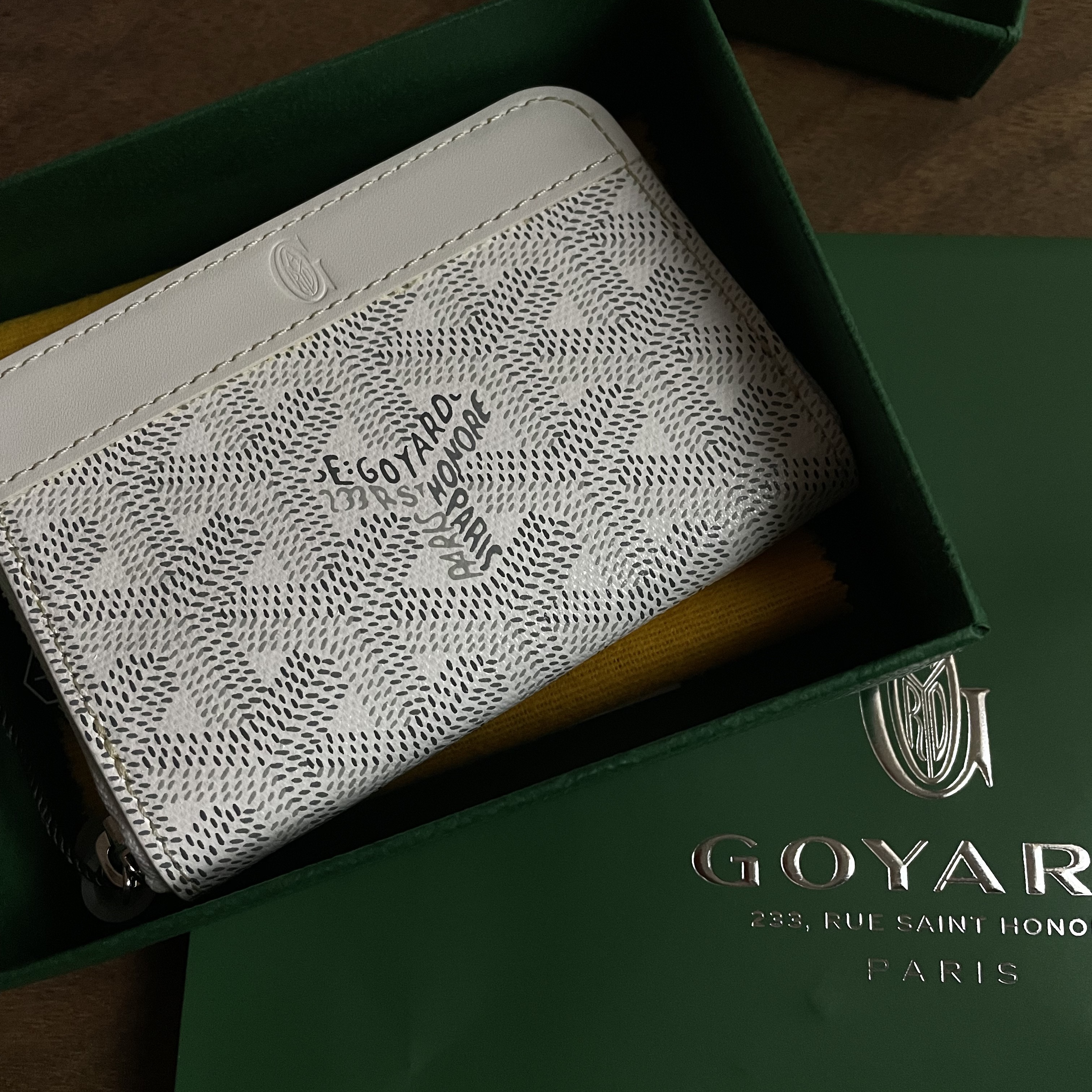 Goyard Matignon Mini Wallet White 착용 스타일