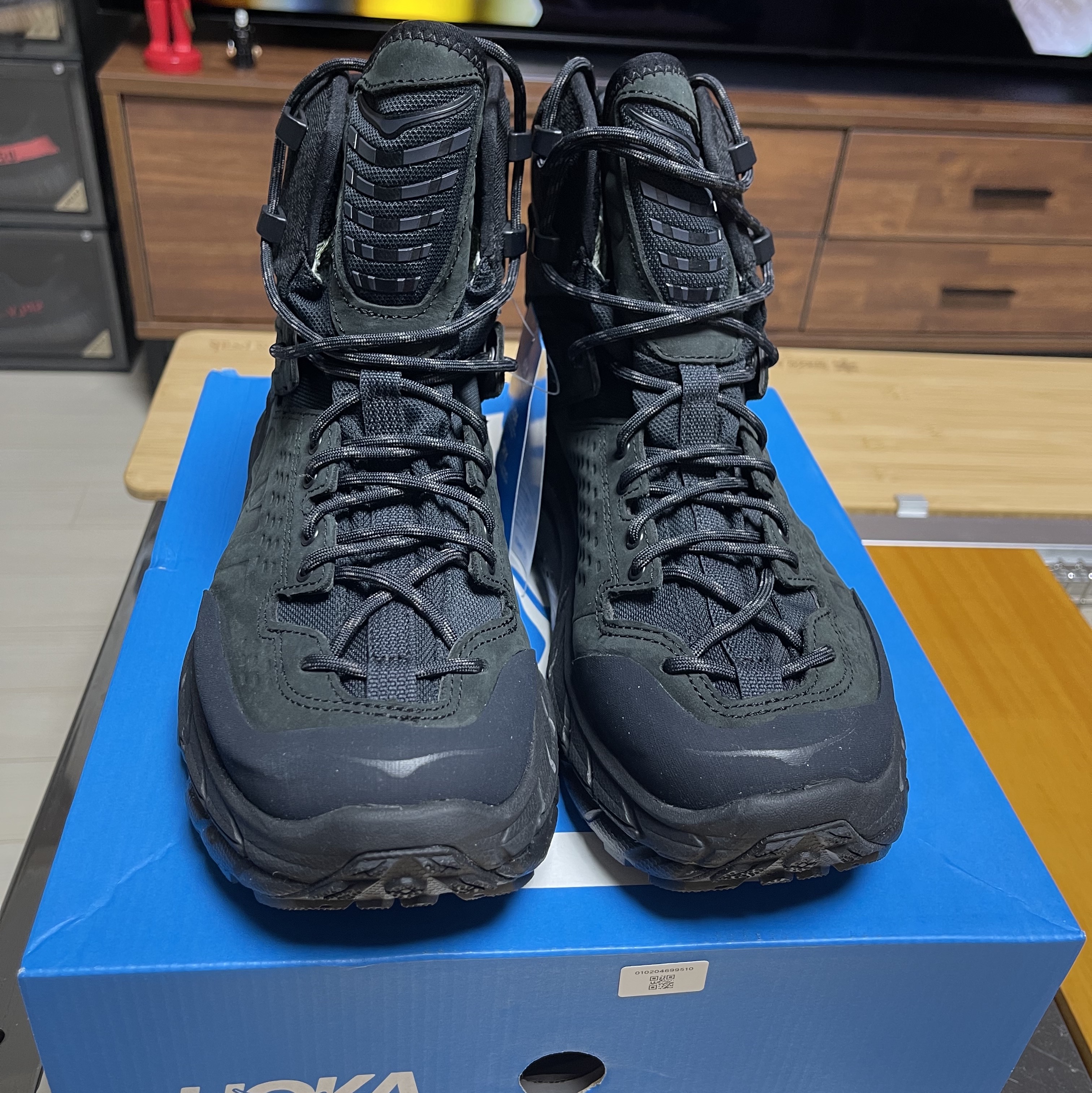 Hoka Tor Ultra High Black 착용 스타일 - 2