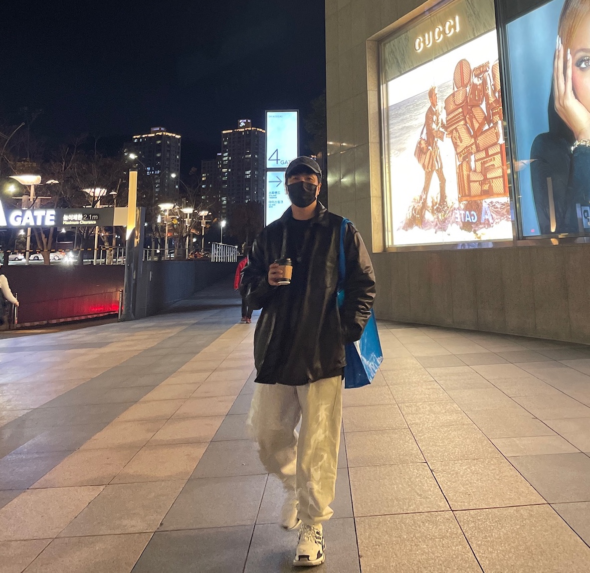 Balenciaga x Gucci The Hacker Project Hacker Cap Anthracite, Balenciaga x Adidas Triple S Sneakers White Black 착용 스타일 - 1