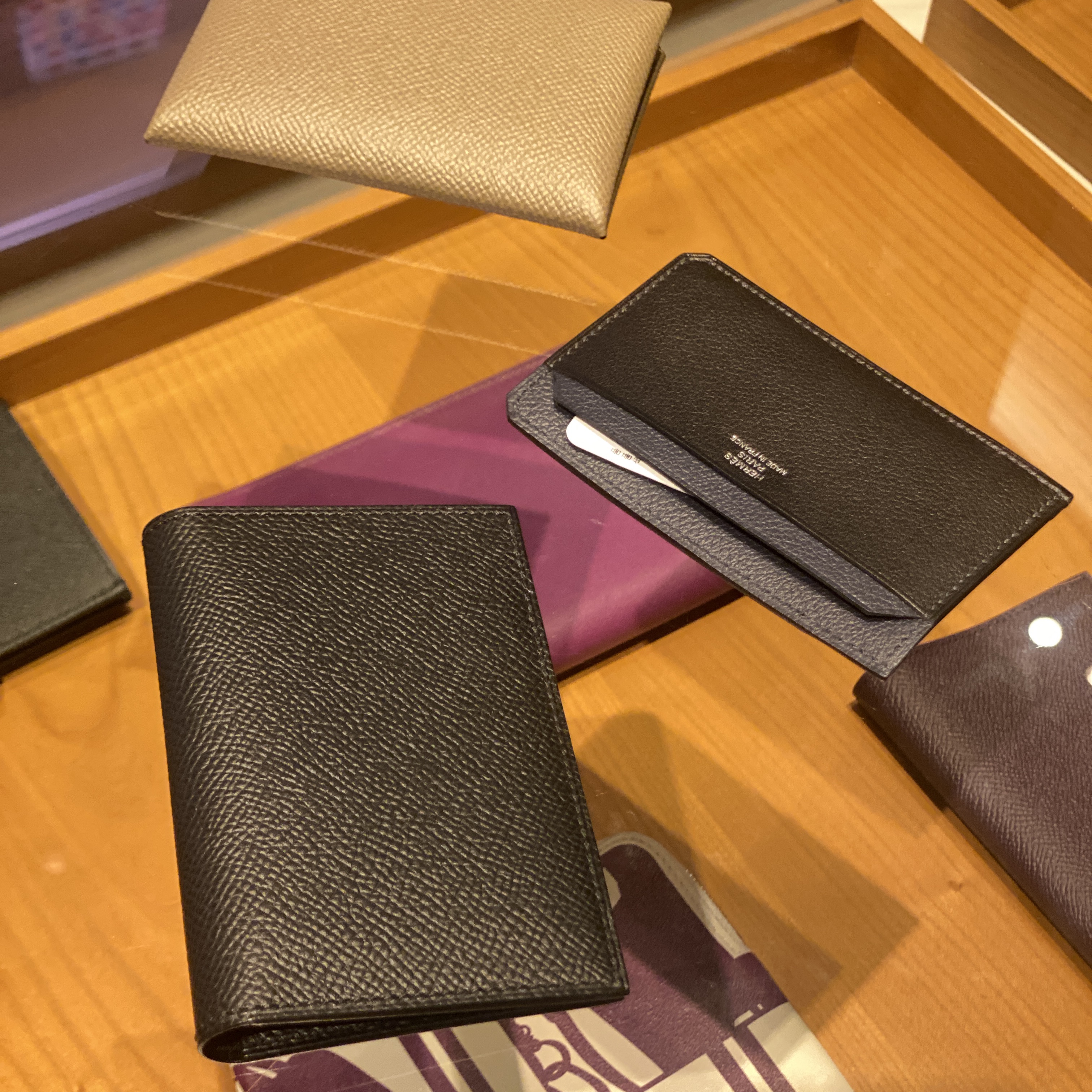 Hermes MC² Euclide Card Holder Epsom & Noir 착용 스타일 - 2