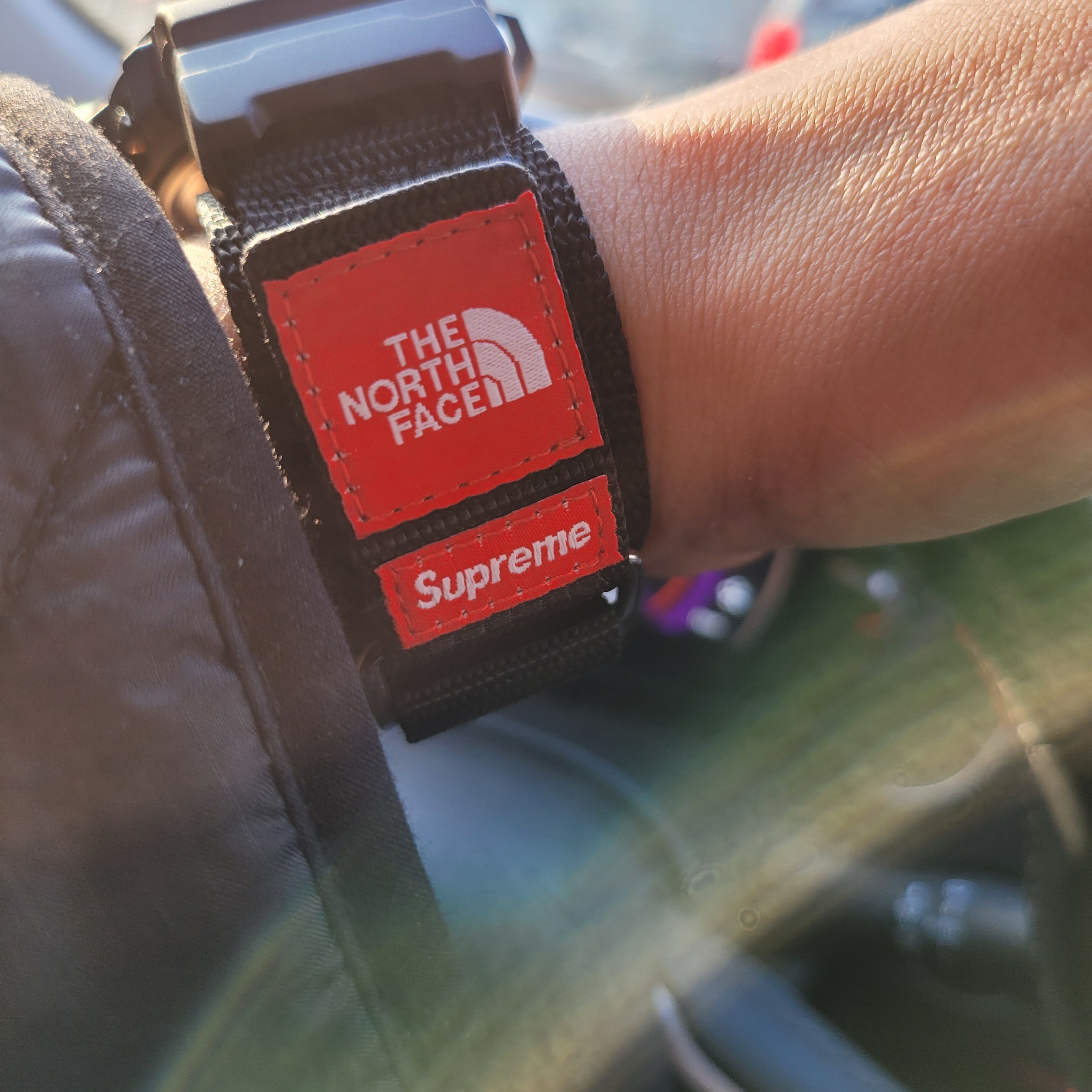 Casio G-Shock x Supreme x The North Face DW-6900 Black 착용 스타일 - 1