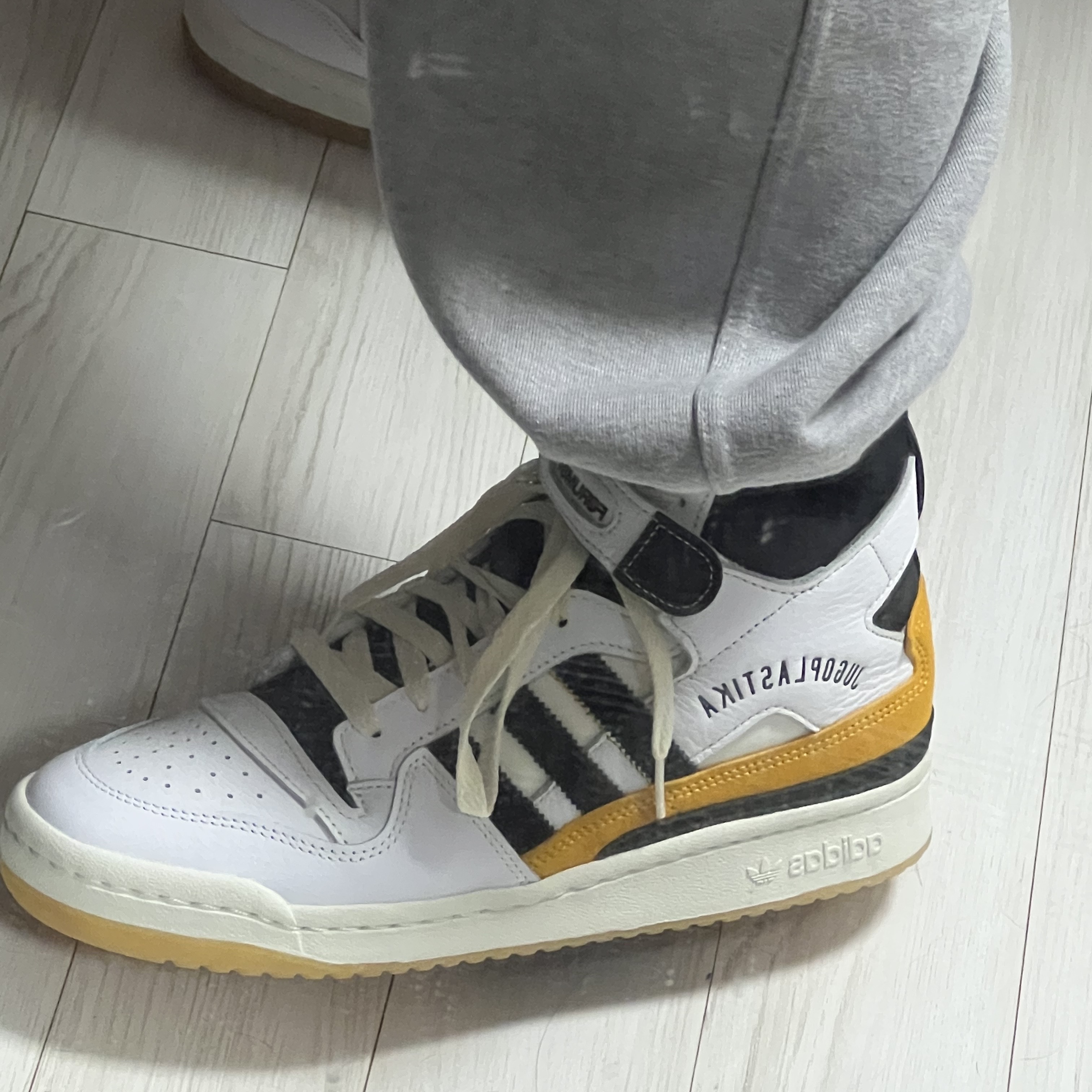Adidas x BSTN Forum 84 Jugoplastika 착용 스타일 - 2